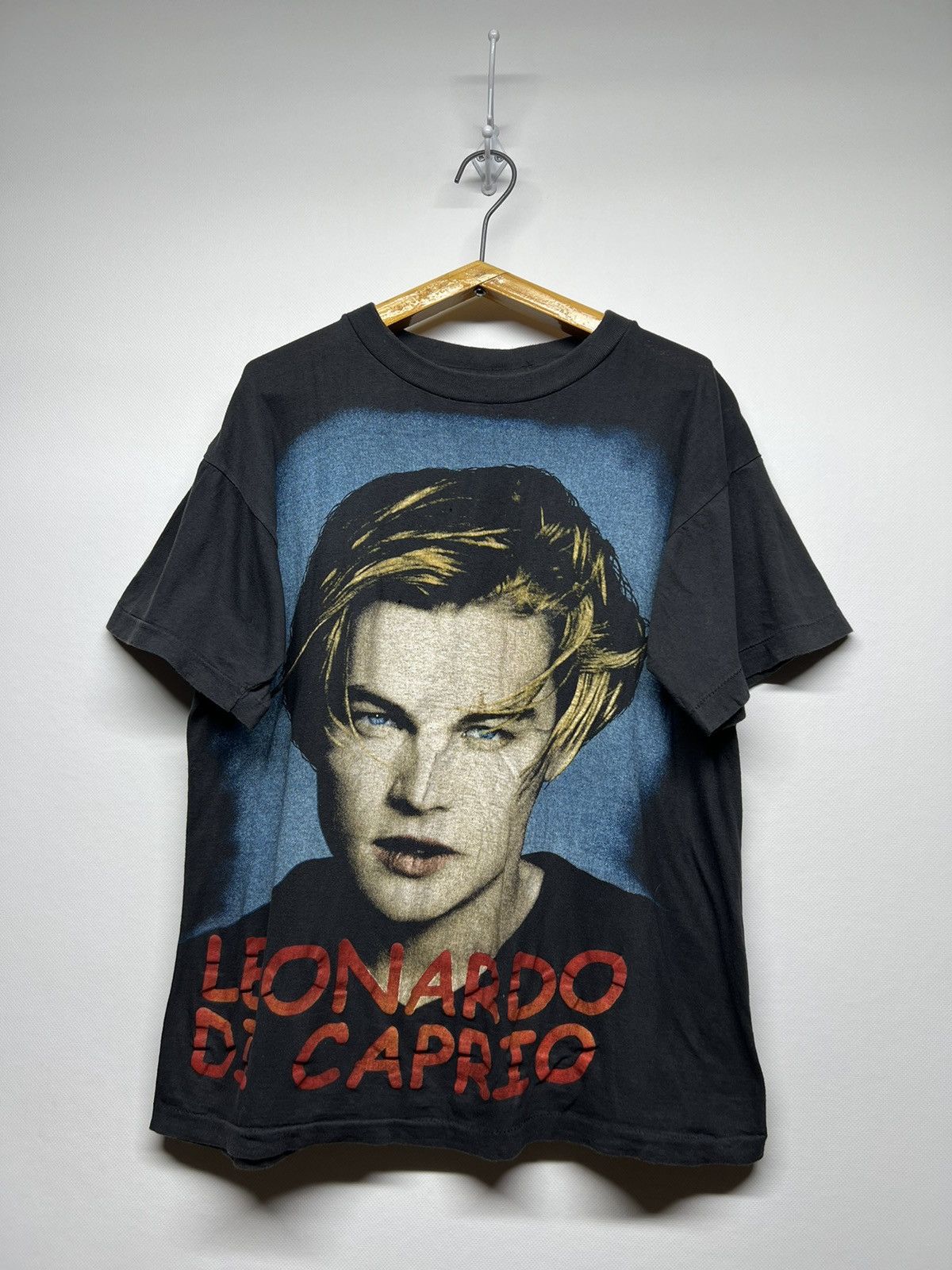 Vintage Vintage Y2k Leonardo di Caprio All Over Print T-Shirt 90’s Size US S / EU 44-46 / 1 - 1 Thumbnail
