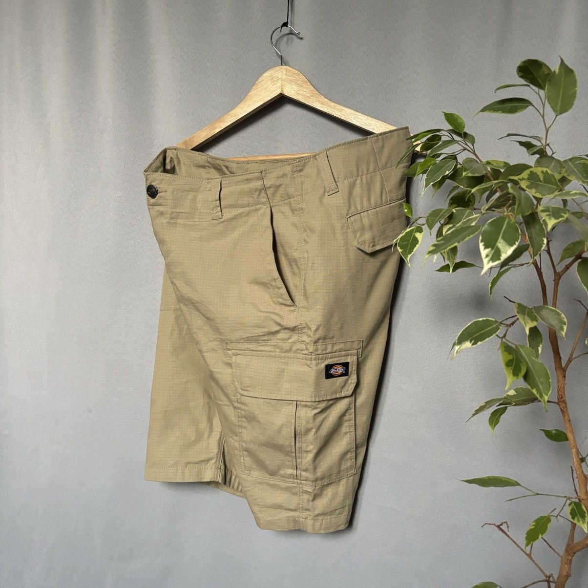 Dickies Dickies cargo shorts beige large 34 streetwear rare Size US 34 / EU 50 - 1 Thumbnail