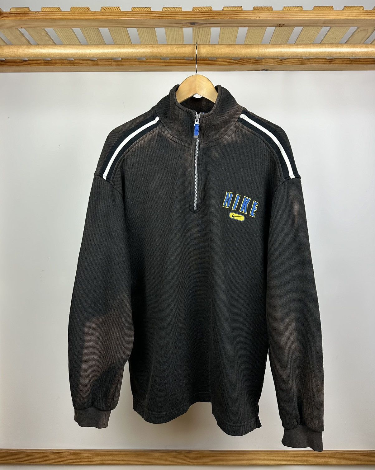 Nike × Vintage Vintage Nike 1/4 Zip Sweatshirt Washed Size L Size US L / EU 52-54 / 3 - 1 Thumbnail