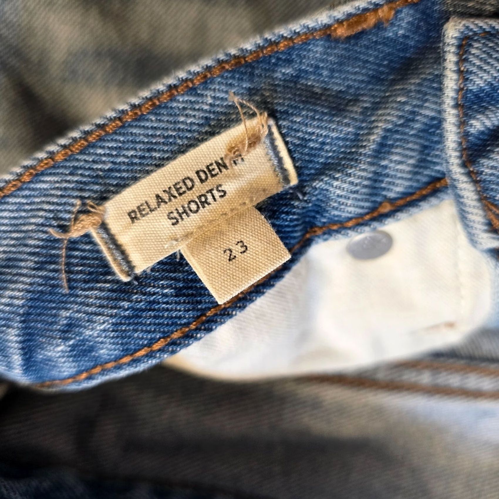 Madewell Madewell Shorts Womens Size 23 Denim Distressed 3 Inch Raw Hem Capsule Beachy Casual Size 42" / US 20 - 5 Thumbnail