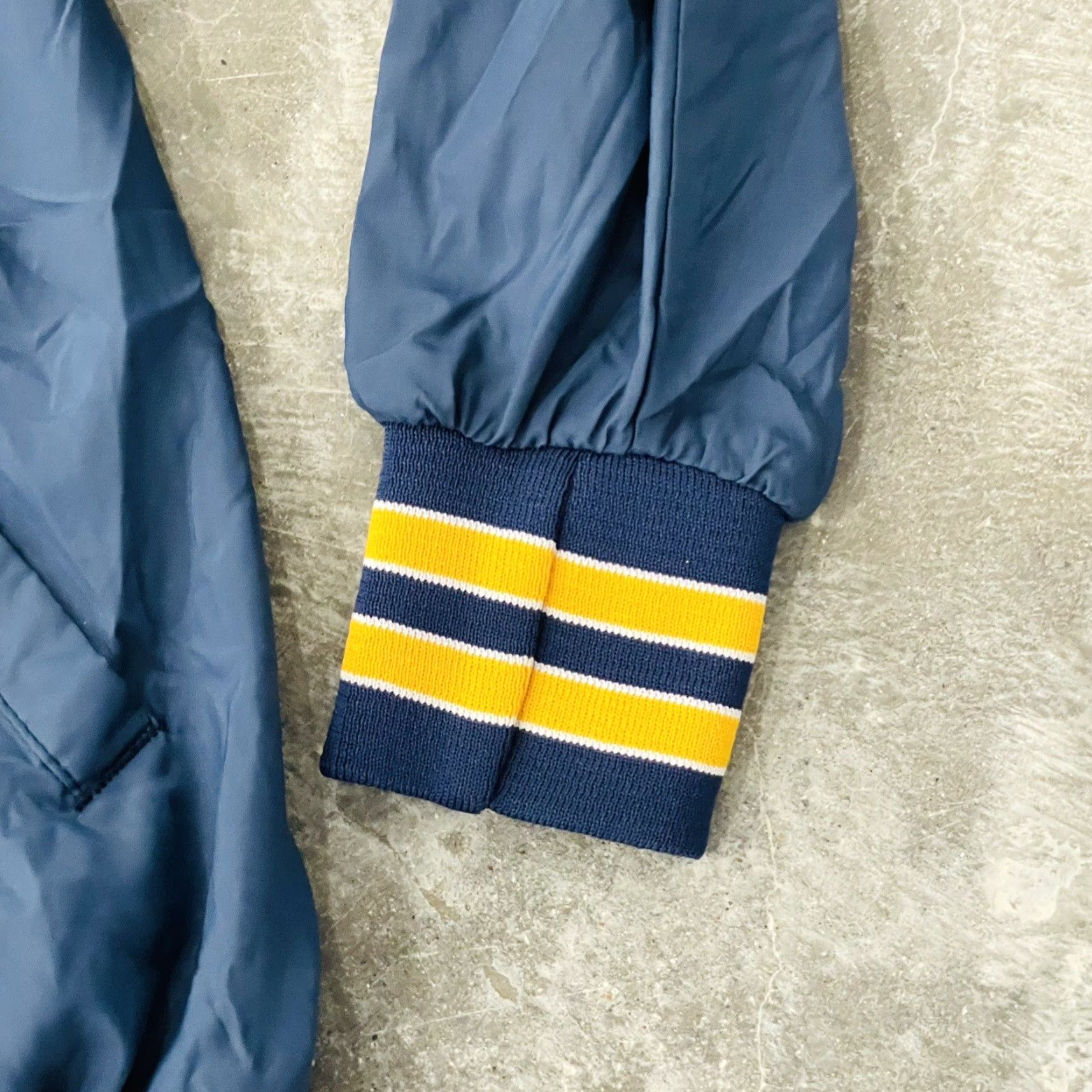 Vintage VINTAGE Premium Legends Nylon Navy Striped Wind Breaker Jacket Small Mens Size S Blues Crest 1980s Decade Blazer Size 36R - 5 Thumbnail