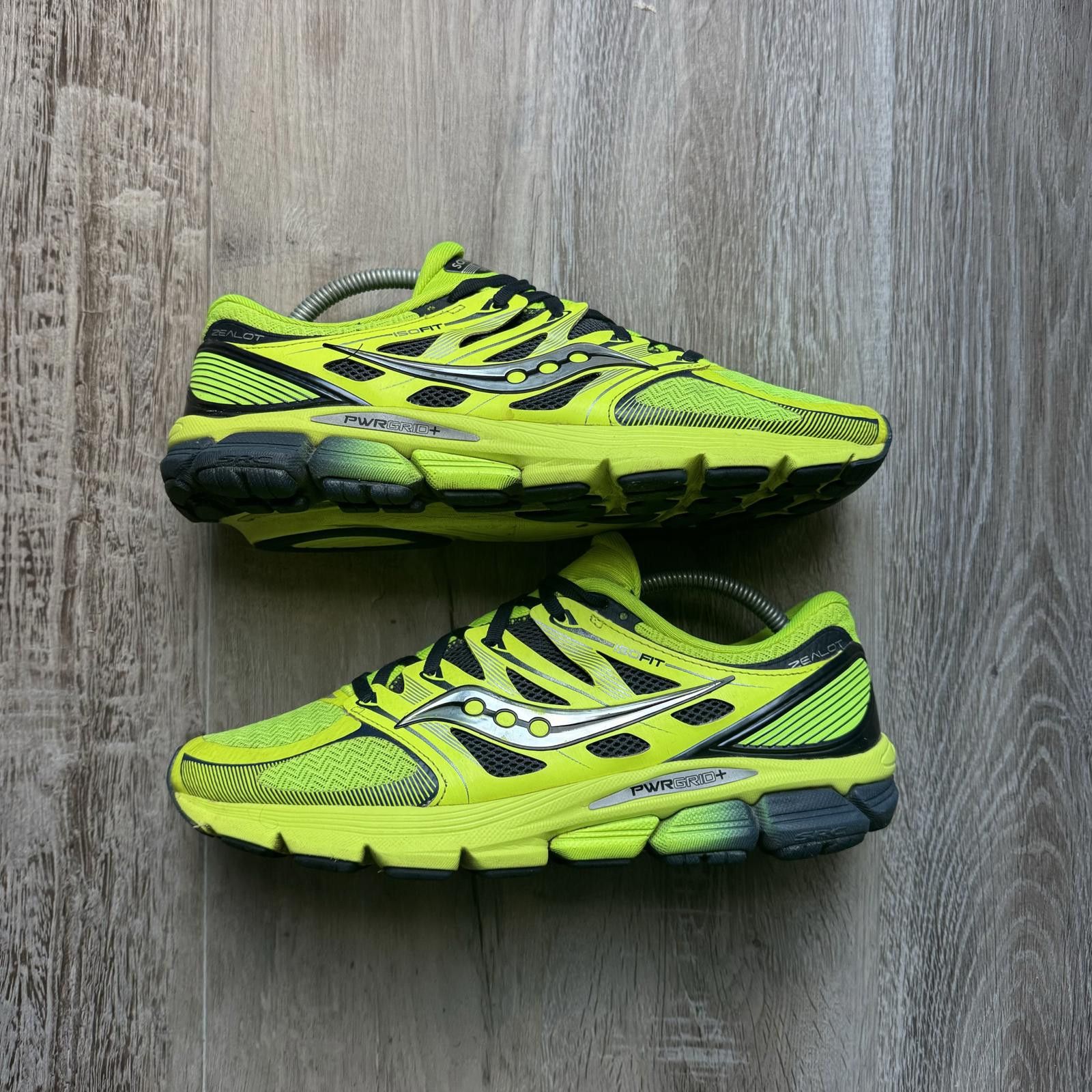 SAUCONY • Zealot ISO Series Citron/Navy (10M)