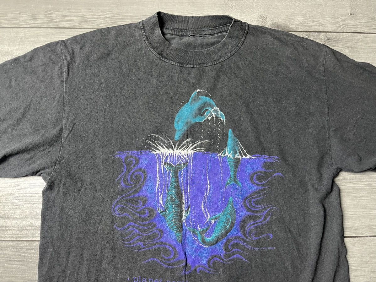 Band Tees × Vintage Vintage Planet earth Tshirt Dolphins size Large Size US L / EU 52-54 / 3 - 3 Thumbnail