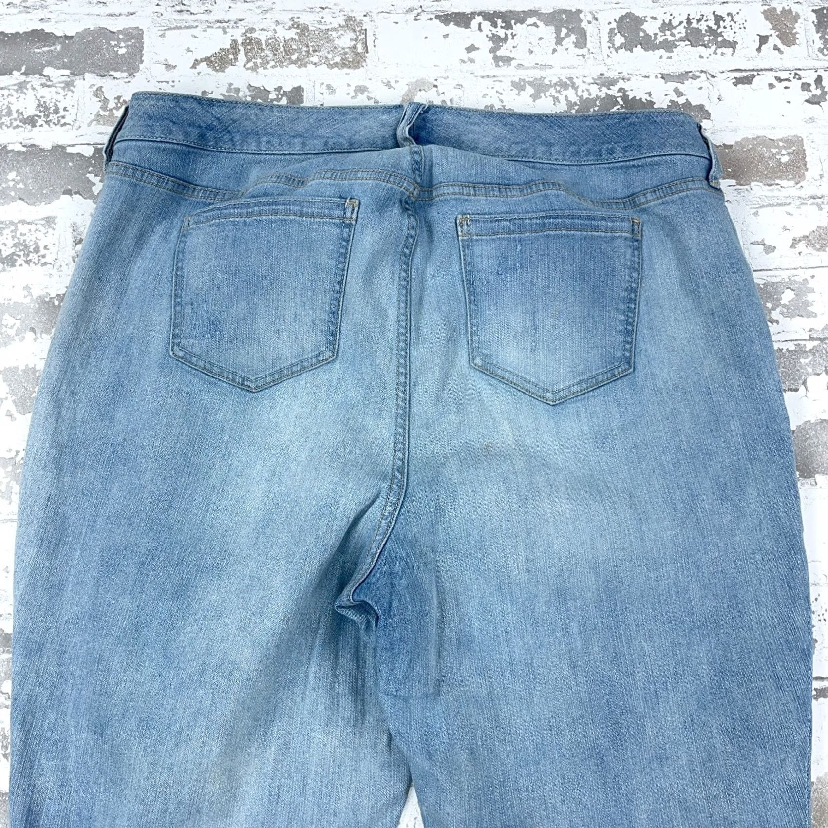 Torrid Torrid Jeans Women 20 Regular Skinny Fit Jegging Med Wash Faded Blue 5-Pocket Stretch Jeans Size 42" / US 20 - 5 Thumbnail