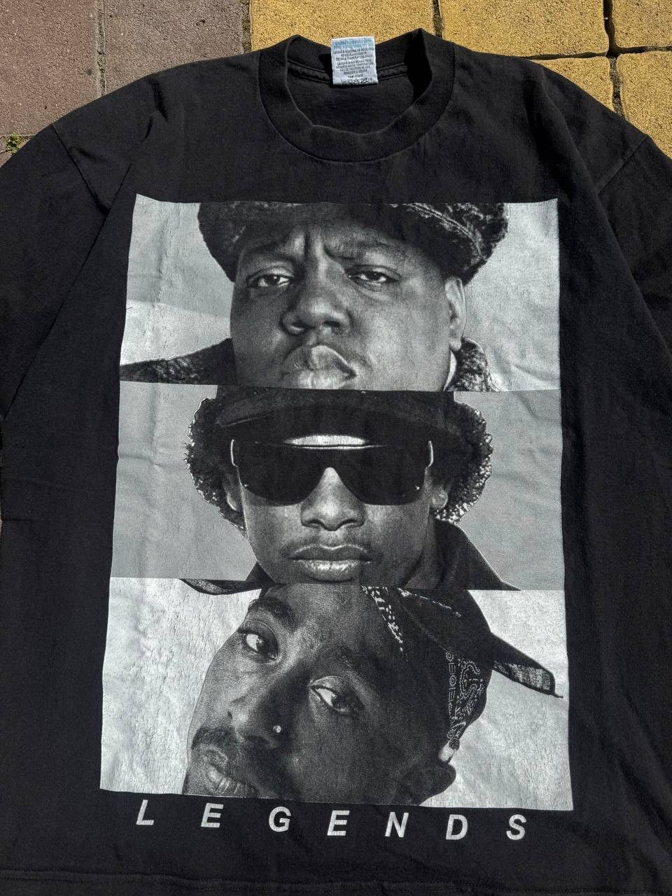 Other Vintage Hip Hop 2Pac & Biggie & Easy E Rap Tee Made In USA Size US XL / EU 56 / 4 - 4 Thumbnail