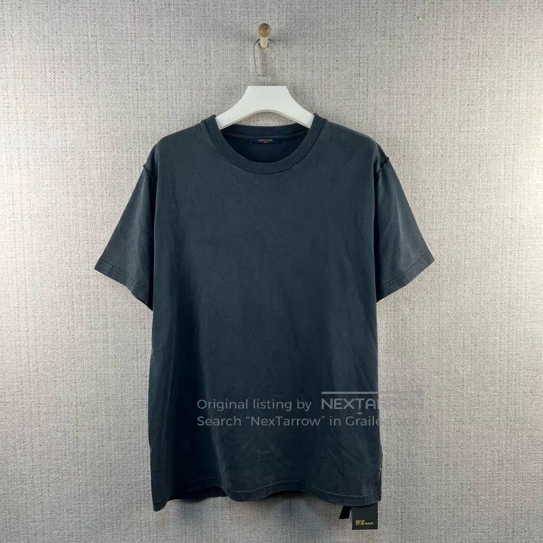 Louis Vuitton Louis Vuitton FW21 Solid Back Inverted Labeled Crew Neck S Size US XL / EU 56 / 4 - 1 Thumbnail