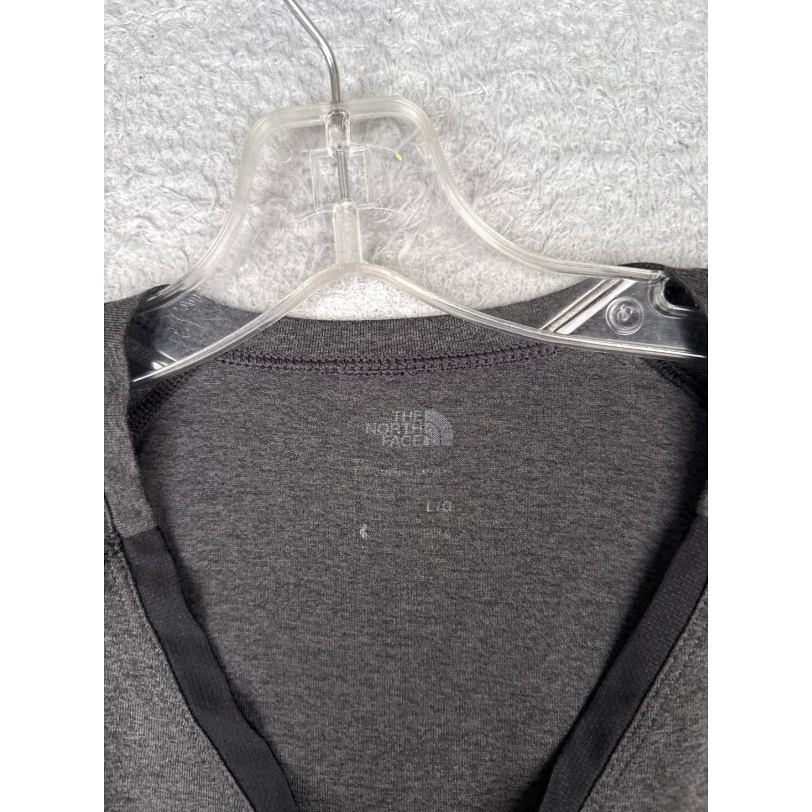 The North Face The North Face Shirt Women Large Gray Short Sleeve V-Neck Polyester Flashdry Size L / US 10 / IT 46 - 7 Thumbnail