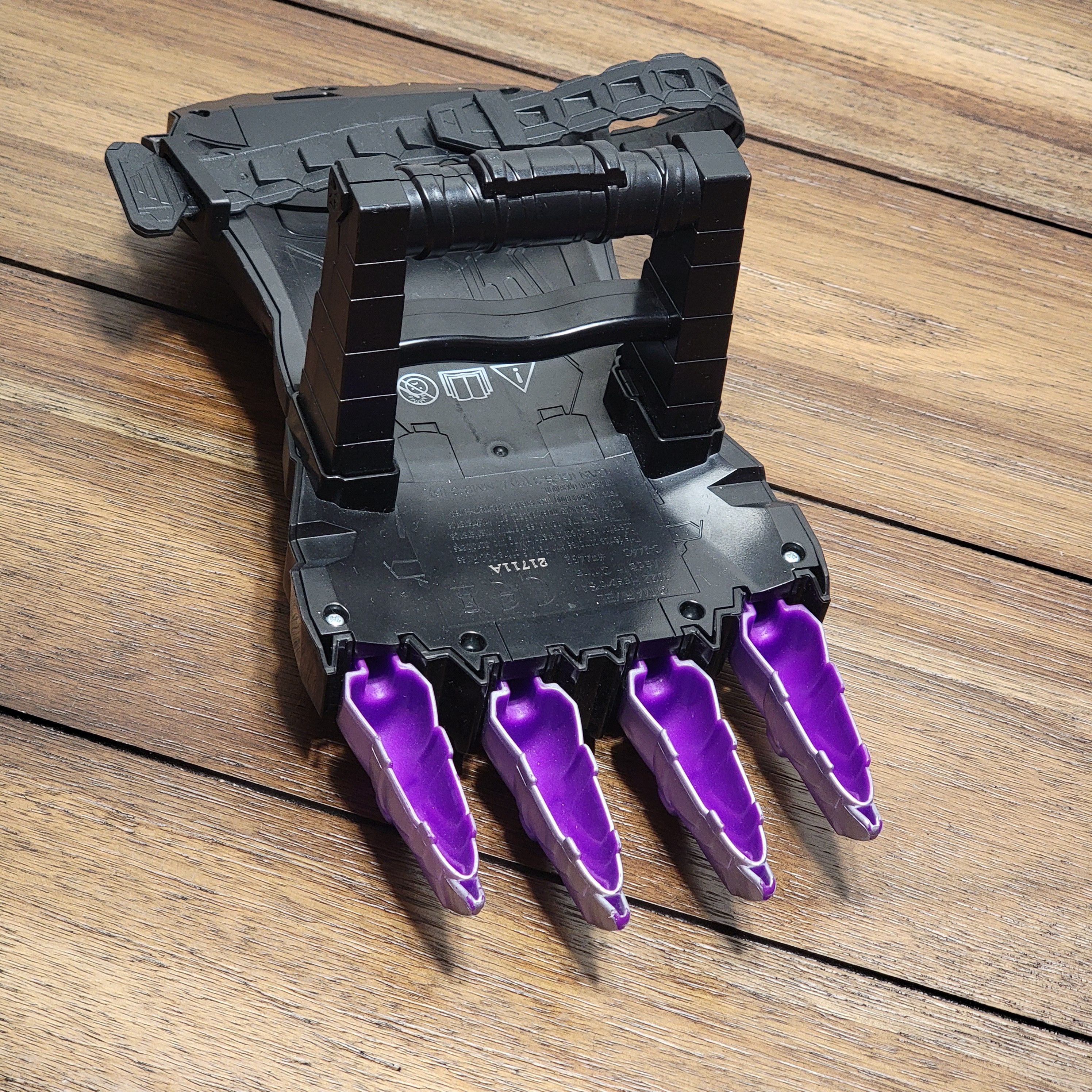 Marvel Comics Marvel Wakanda Adult Battle Claw w/ Lights & Sound Size ONE SIZE - 5 Thumbnail