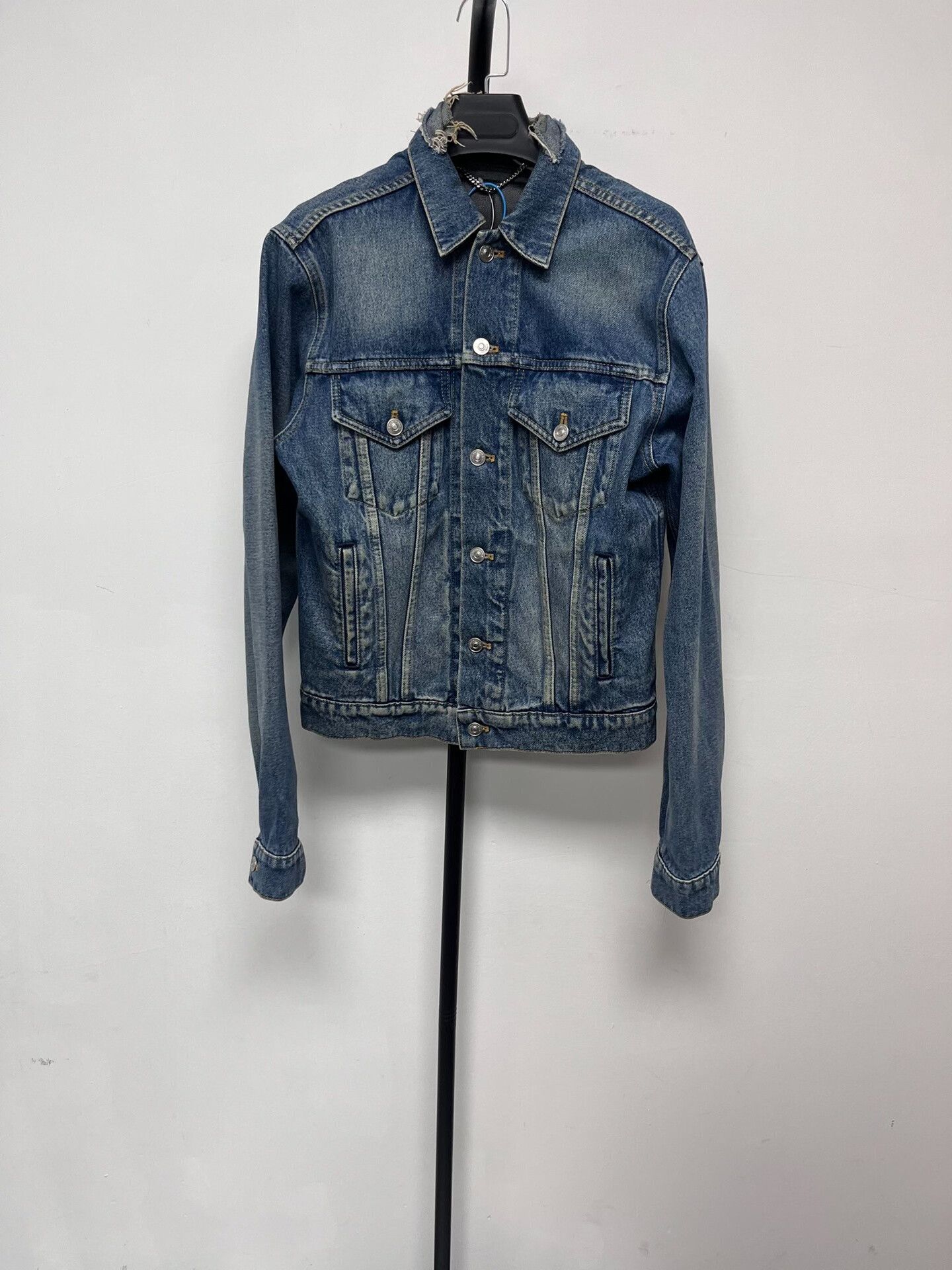 Balenciaga vintage balenciaga distressed denim jacket 2017 Size US L / EU 52-54 / 3 - 2 Thumbnail