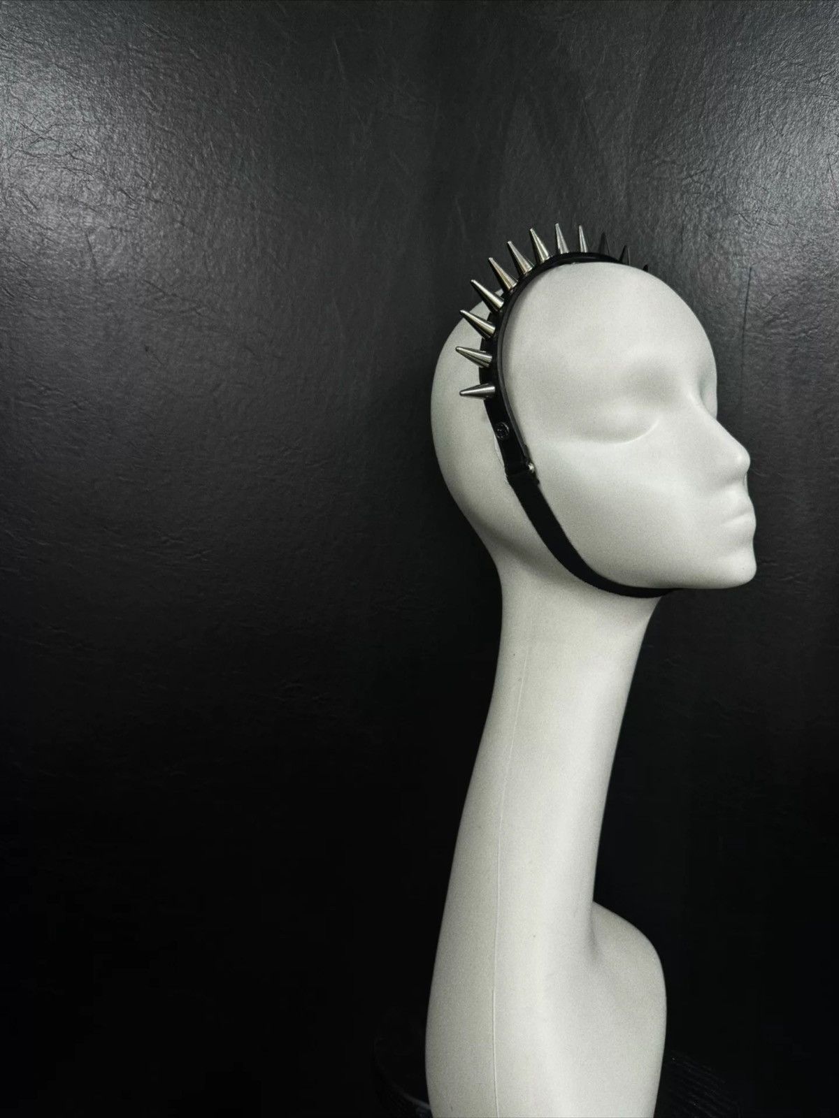 Gucci Gucci Leather Spiked Headband Size ONE SIZE - 7 Thumbnail
