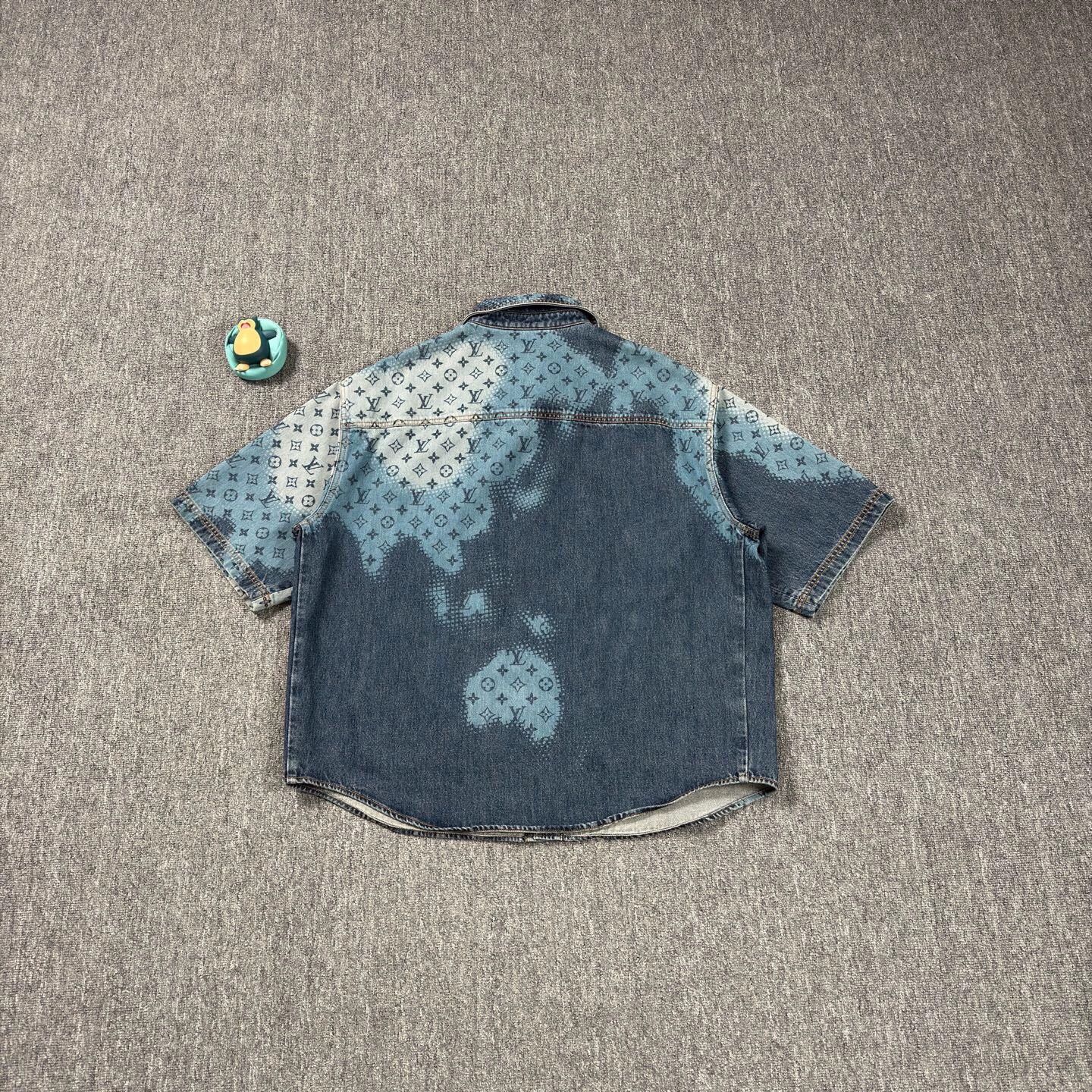 Louis Vuitton LV all-over print denim short shirt L near new Size US L / EU 52-54 / 3 - 2 Thumbnail