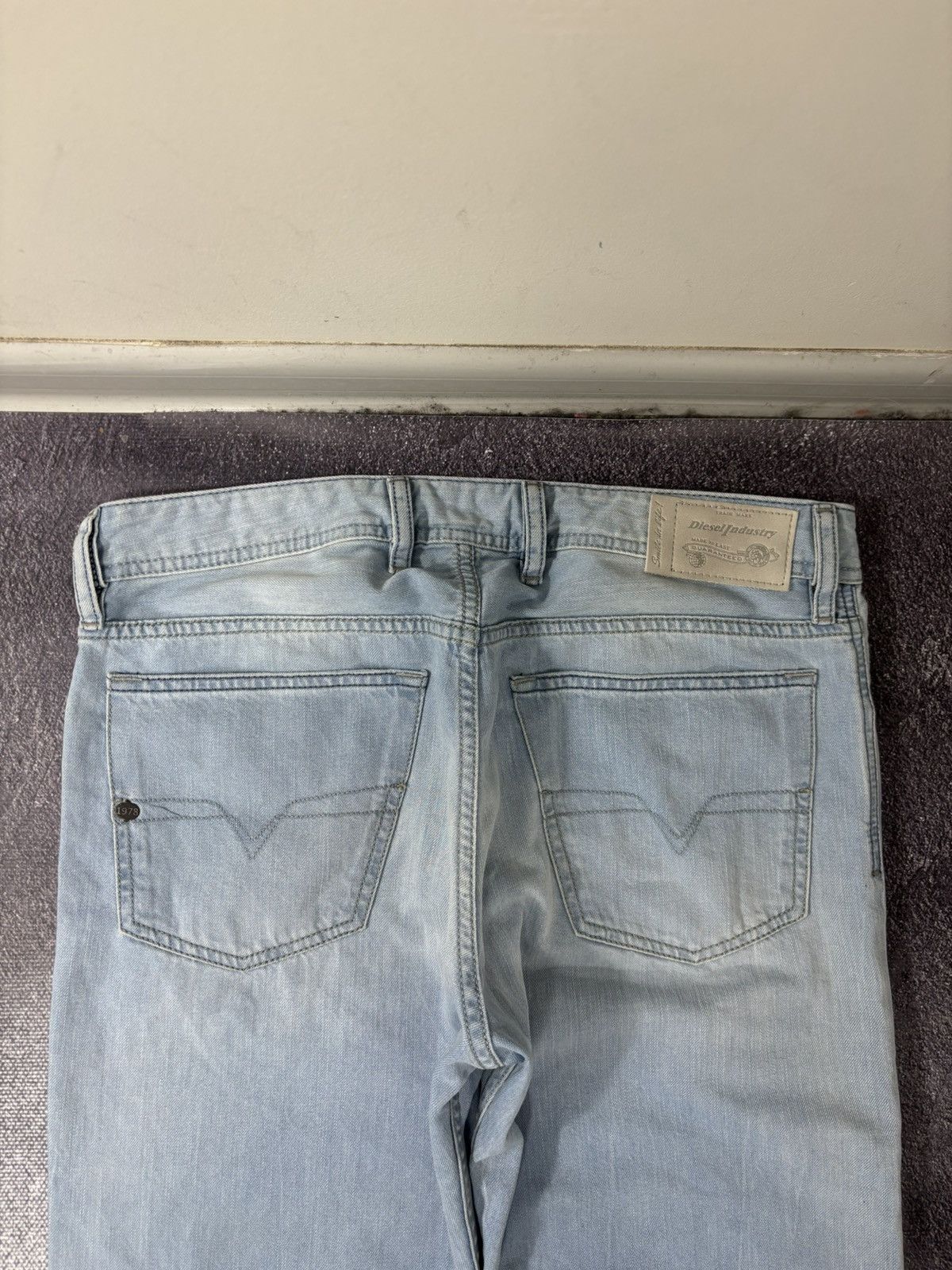 Diesel Diesel Waykee Regular Straight NWT Light Blue Denim Jeans Size US 31 - 20 Thumbnail