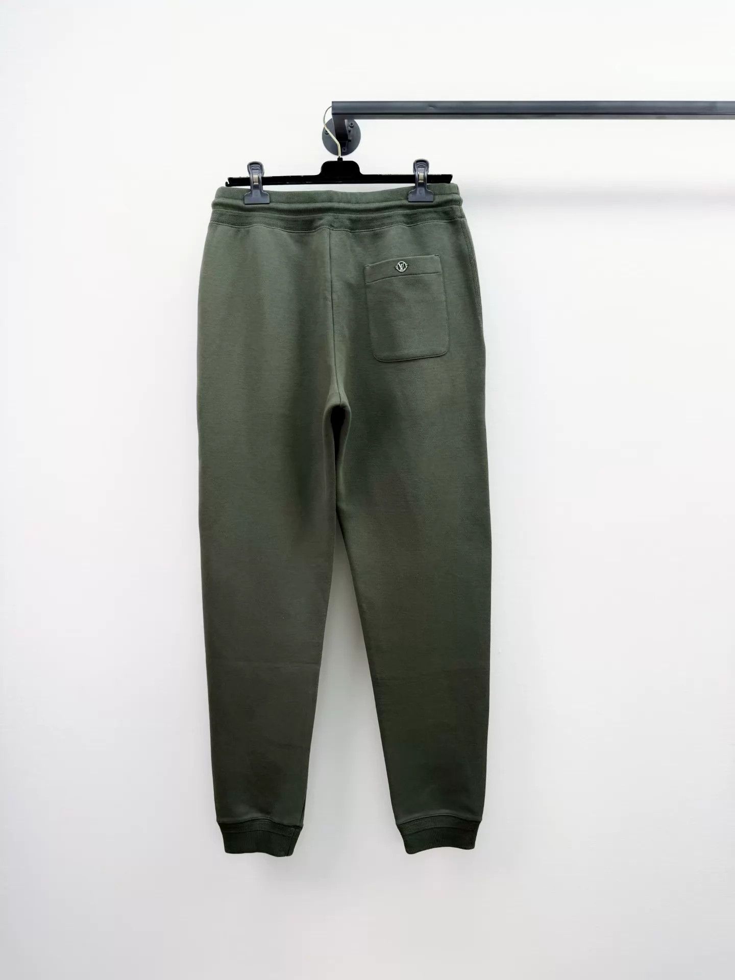 Louis Vuitton Louis Vuitton LV sweatpants new with tags M Size US 32 / EU 48 - 3 Thumbnail