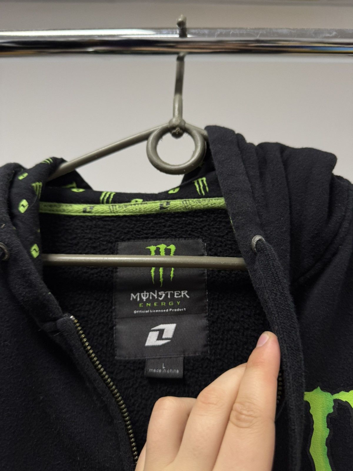 Vintage Vintage Monster Energy Full Zip Hoodie Y2K Racing Men L Size Size US L / EU 52-54 / 3 - 4 Thumbnail