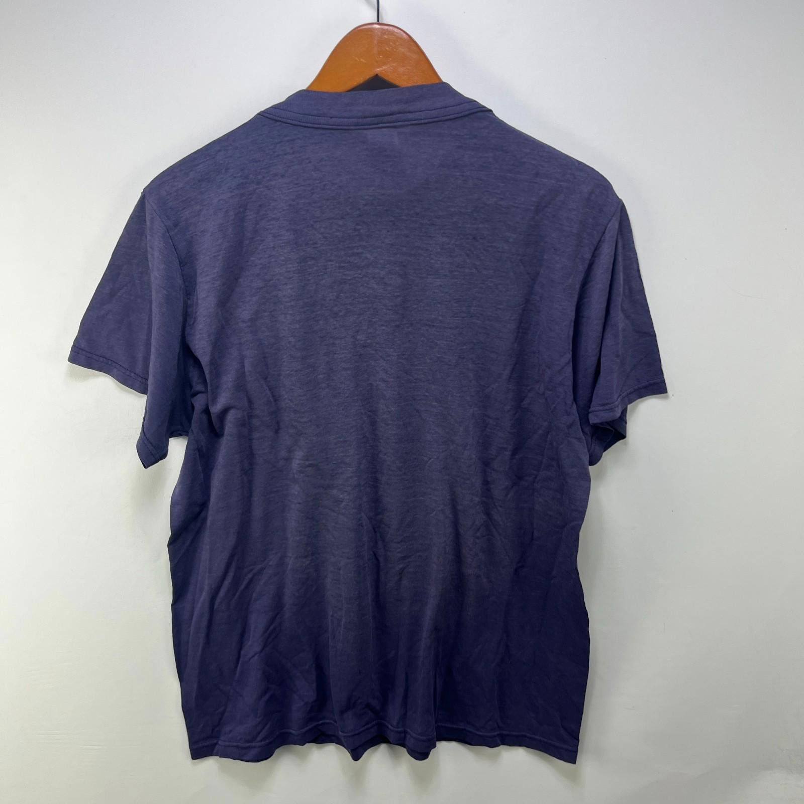 Fruit Of The Loom Vintage 90s Sun faded Blank Pocket T Shirt Large Navy Size US L / EU 52-54 / 3 - 8 Thumbnail