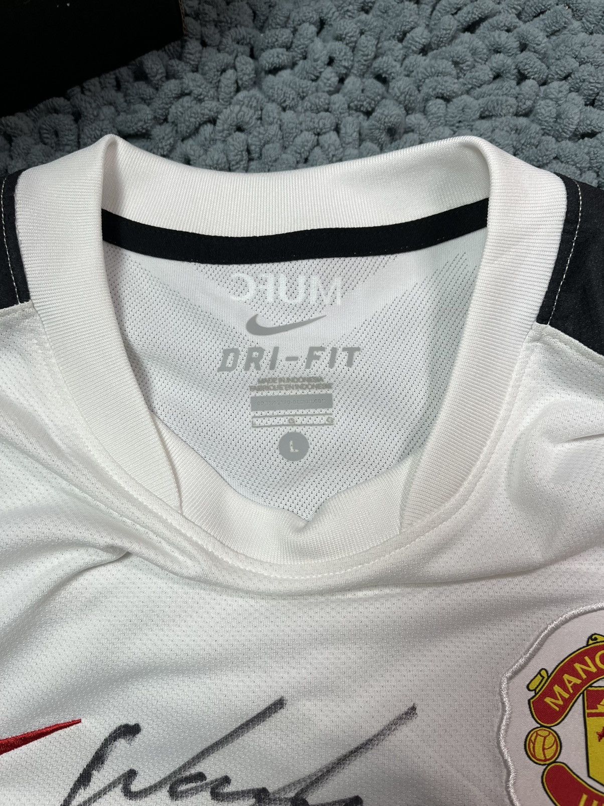 Nike 🧯CRAZY NIKE MANCHESTER UNITED VINTAGE 2010/11 SIGNED JERSEY Size US L / EU 52-54 / 3 - 12 Thumbnail