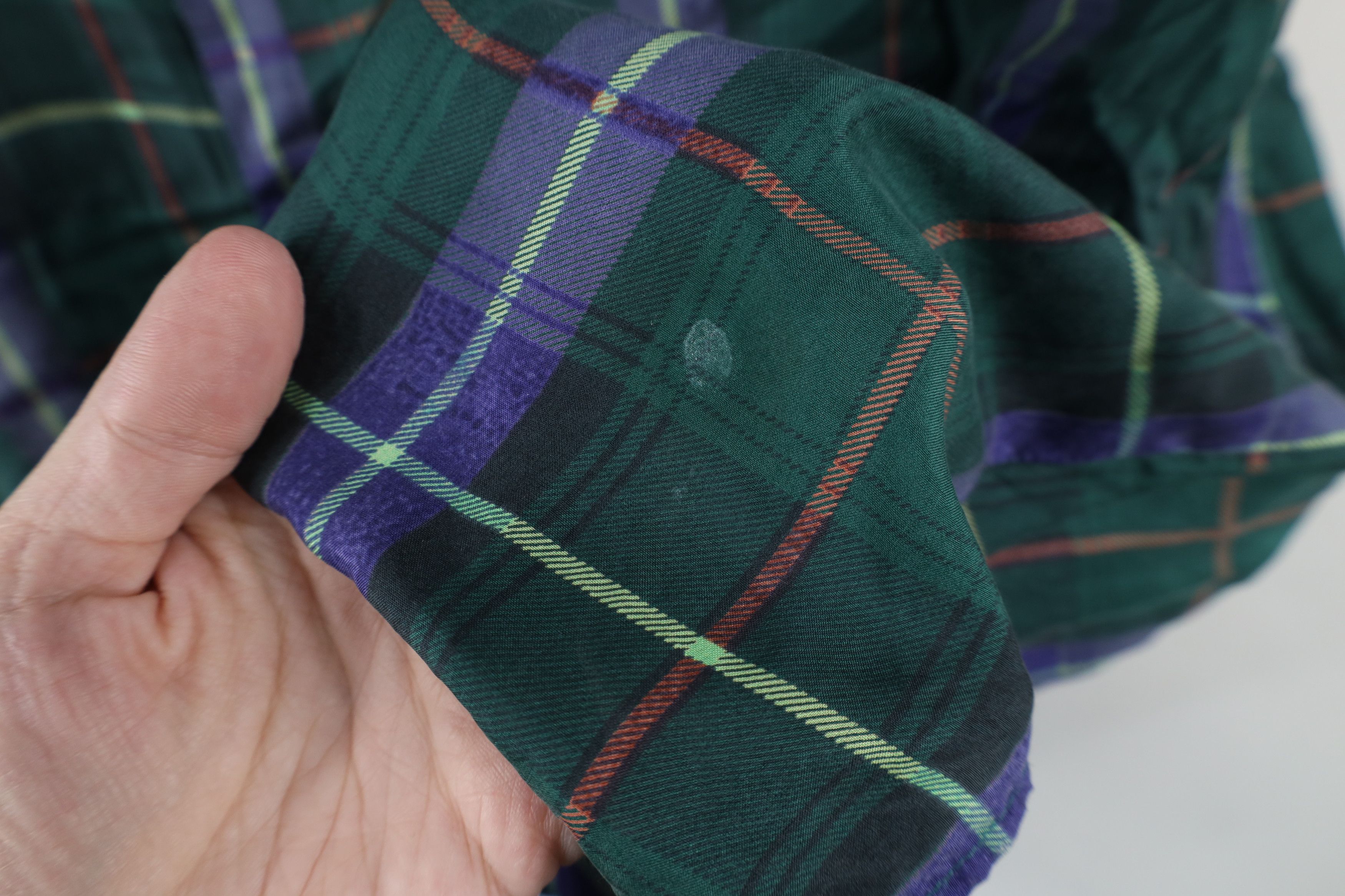 Vintage Vintage 90s Streetwear Fit Silk Collared Button Shirt Plaid Size US S / EU 44-46 / 1 - 4 Thumbnail