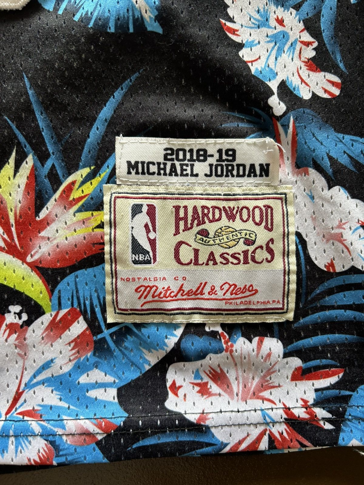 NBA Chicago Bulls Micheal Jordan Floral Basketball Jersey RARE Size US M / EU 48-50 / 2 - 3 Thumbnail