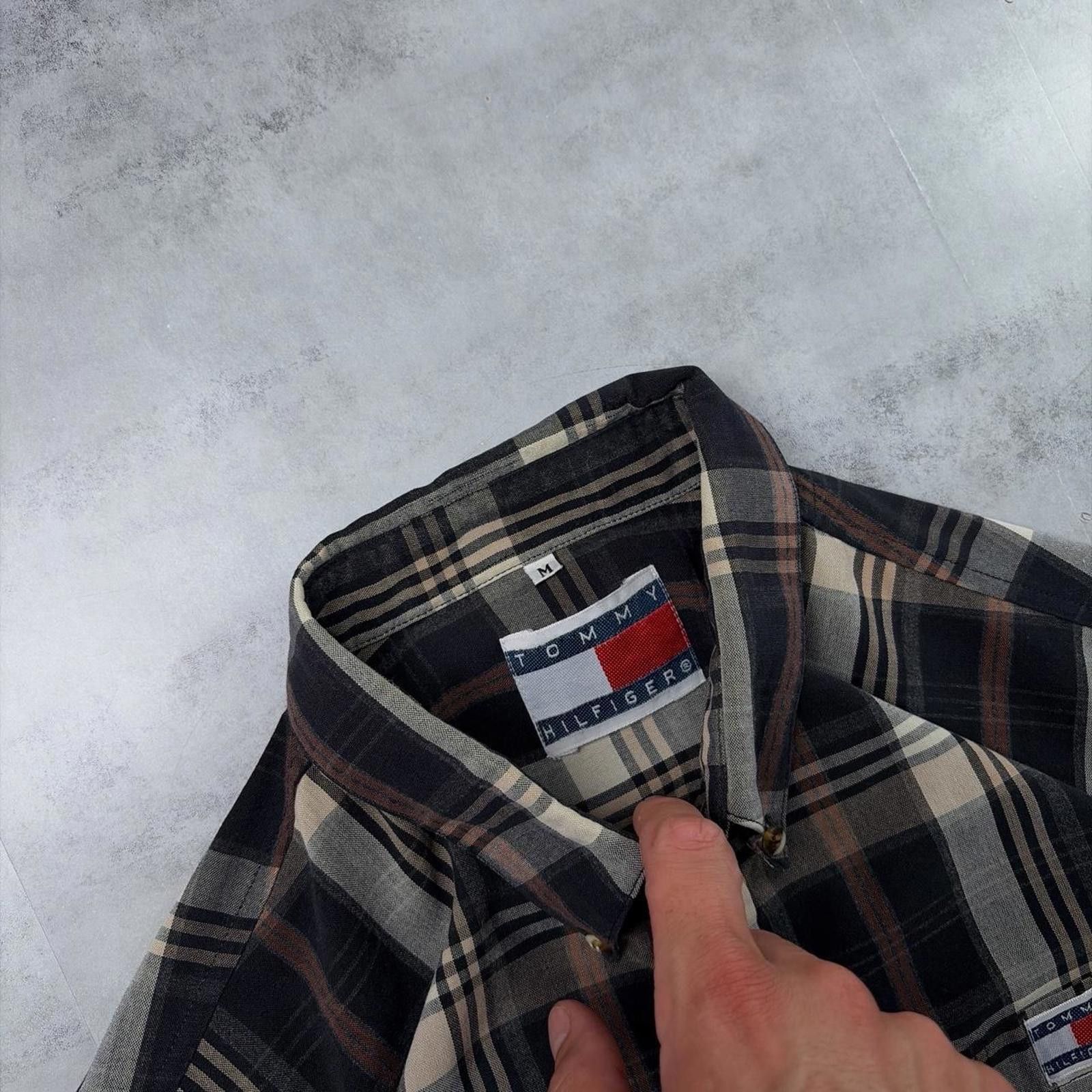 Tommy Hilfiger Vintage 90s Brown Tommy Hilfiger Long Sleeve Button Up Shirt Size US M / EU 48-50 / 2 - 6 Thumbnail