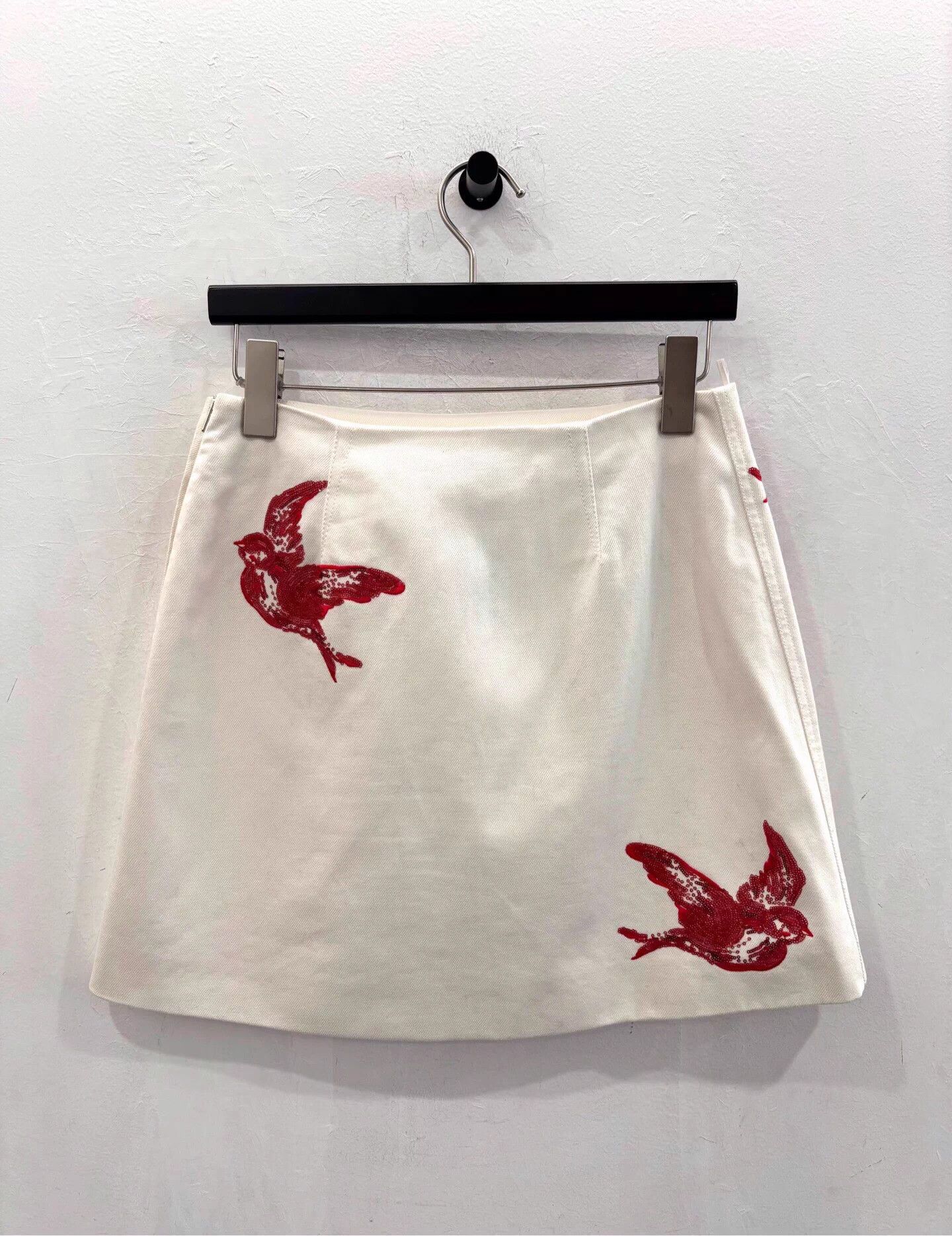Miu Miu Miu Miu white all over red sequin pigeon logo skirt 40 Size 27" / US 4 / IT 40 - 2 Thumbnail