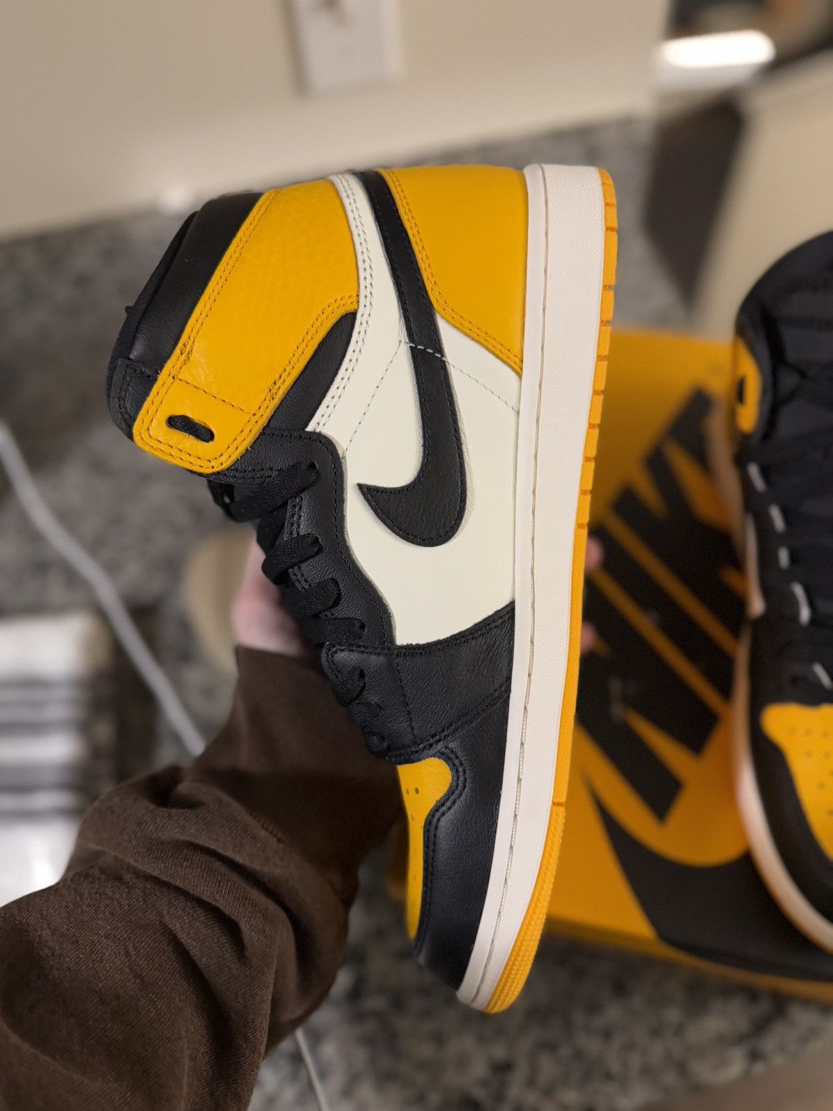 Jordan Brand × Nike Jordan 1 Taxi Yellow Size 11 (555088-711) 🧼 Size US 11 / EU 44 - 10 Thumbnail