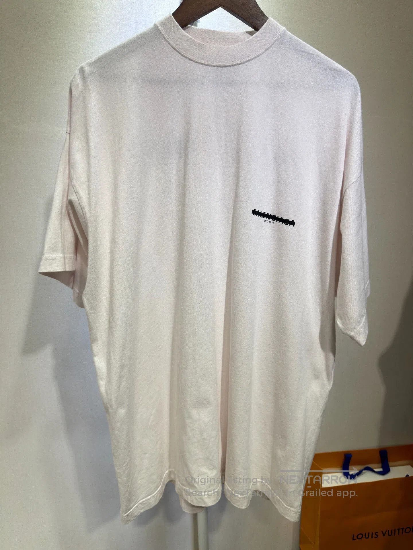 Balenciaga Balenciaga Pink Graffiti Logo Short Sleeve T. Size M / US 6-8 / IT 42-44 - 1 Thumbnail