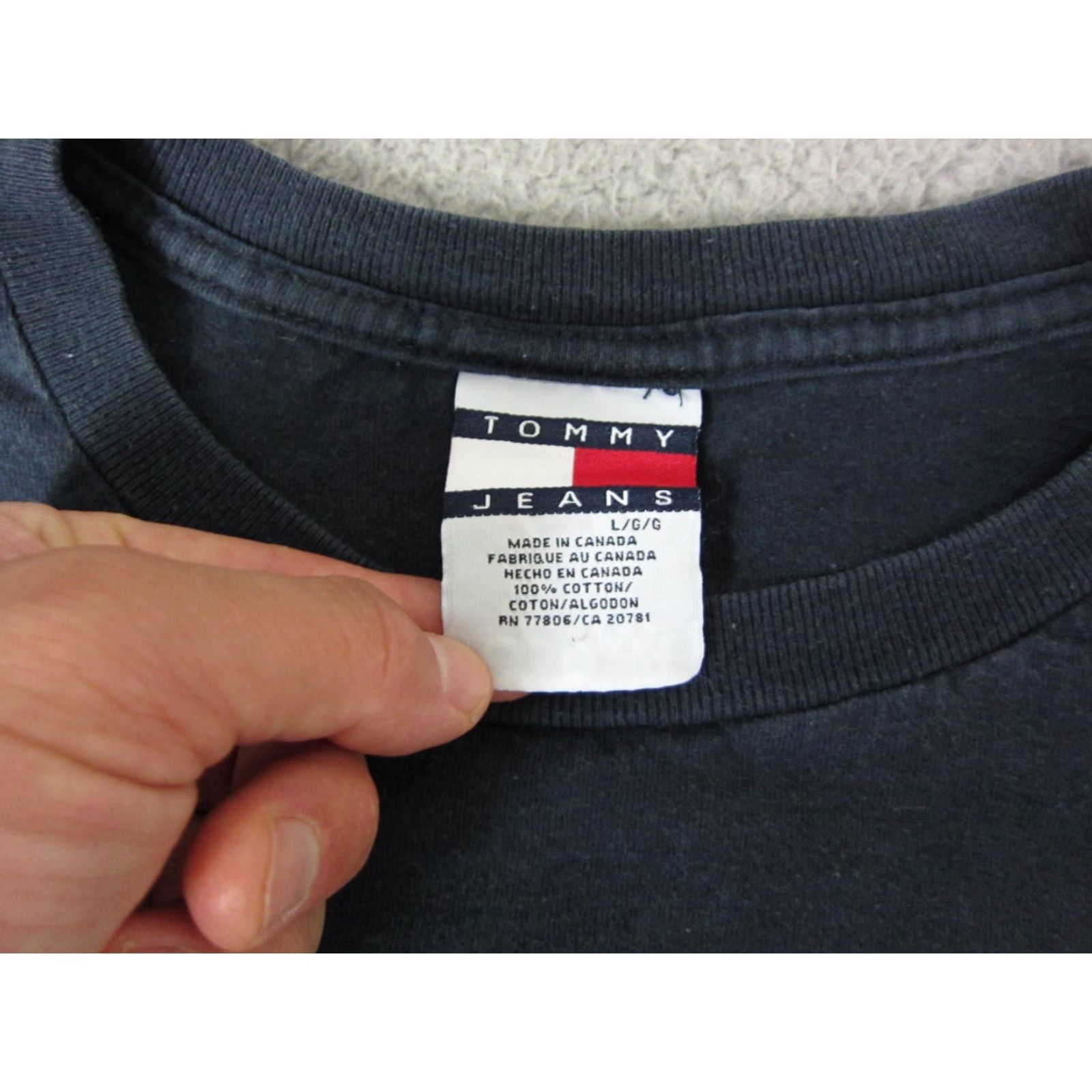 Tommy Hilfiger VINTAGE Tommy Hilfiger Shirt Mens L Blue 90s Canada Cotton Casual T-Shirt Size US L / EU 52-54 / 3 - 6 Thumbnail