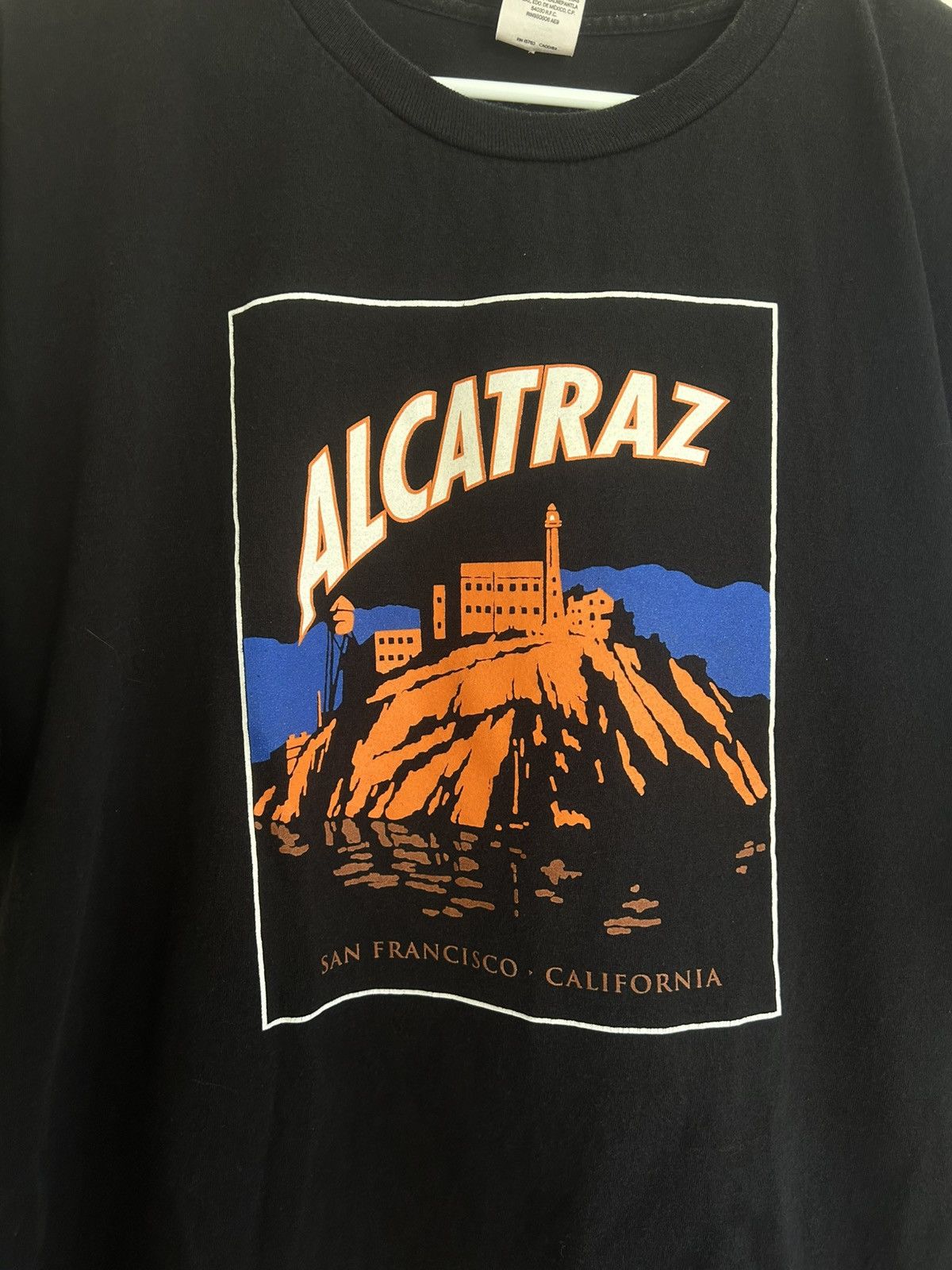 Vintage Alcatraz Island Penitentiary San Fran California Tshirt Size US XXL / EU 58 / 5 - 2 Thumbnail