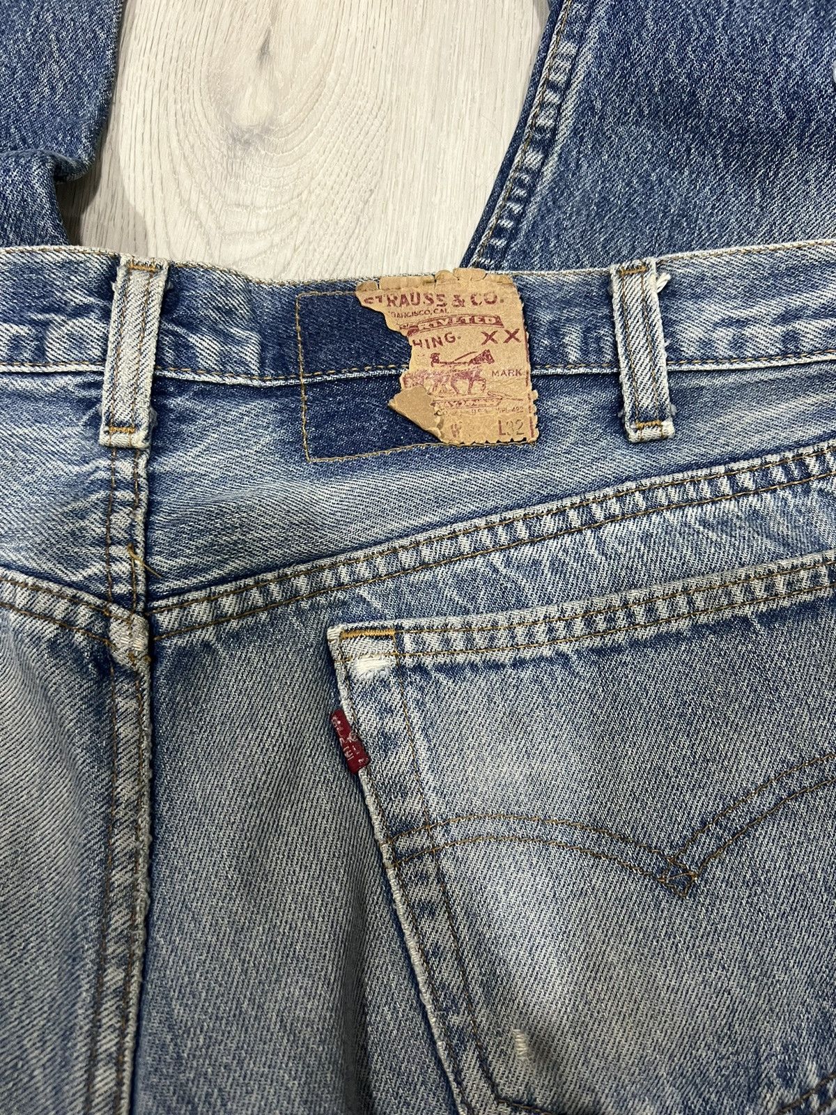 Levi's × Vintage Jeans 90’s Levi’s 501 Vintage Distressed Size US 33 - 7 Thumbnail