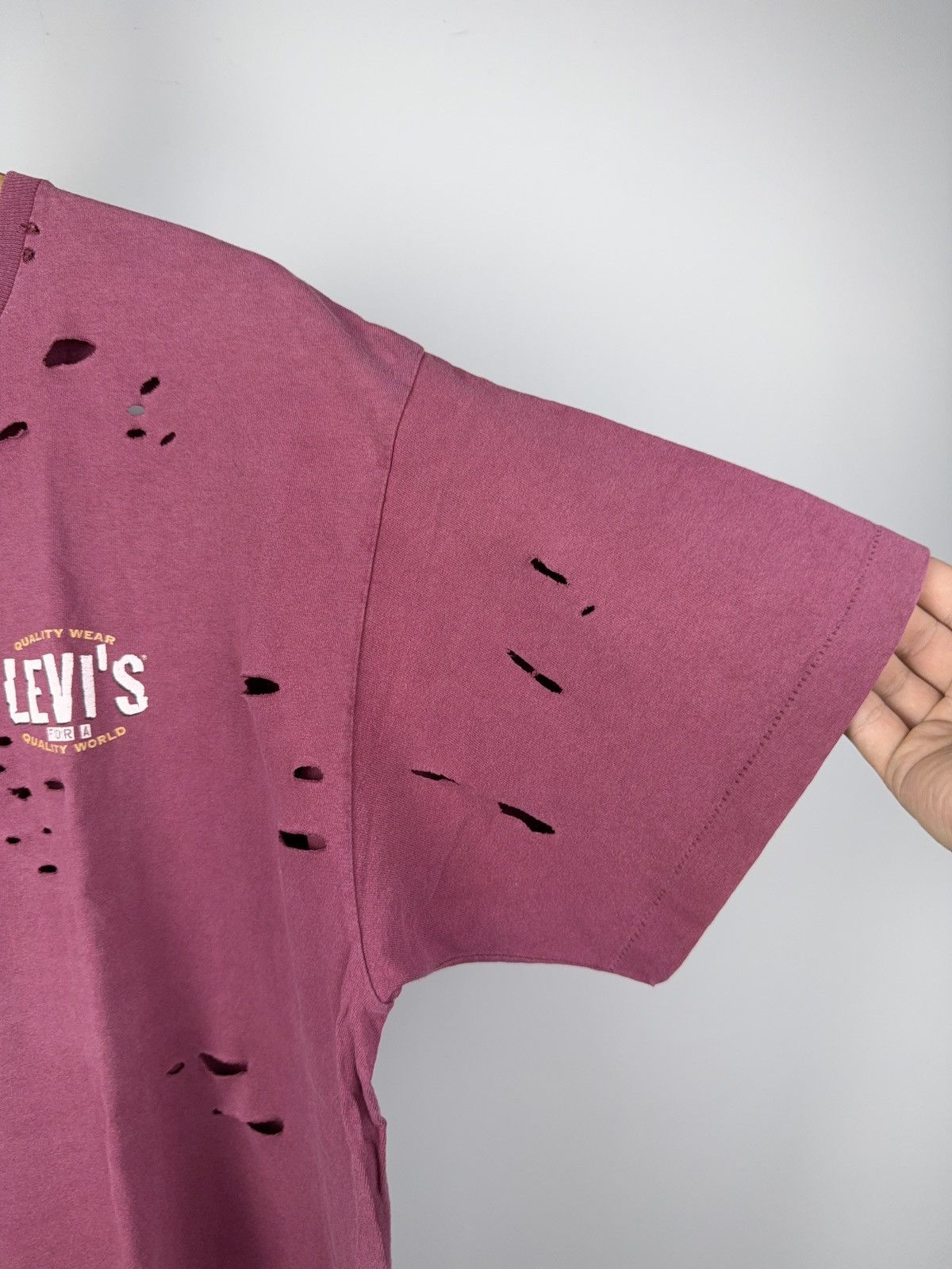 Levi's Vintage Clothing Vintage 90s Retro Levi’s Distressed Faded Tee shirt Size US L / EU 52-54 / 3 - 5 Thumbnail