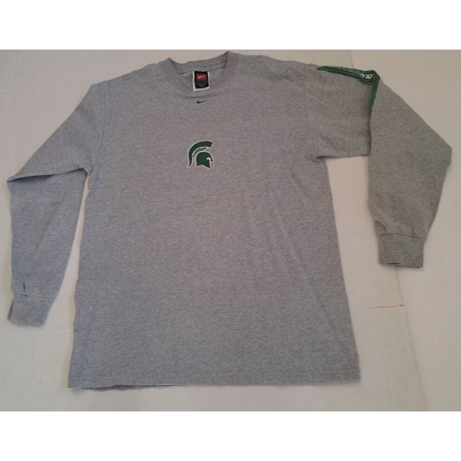 Nike VINTAGE Nike Michigan State U. Long Sleeve T-Shirt 90s Printed Spartans Crew Neck M Gray Unisex Adults Mens Womens Size US M / EU 48-50 / 2 - 4 Thumbnail