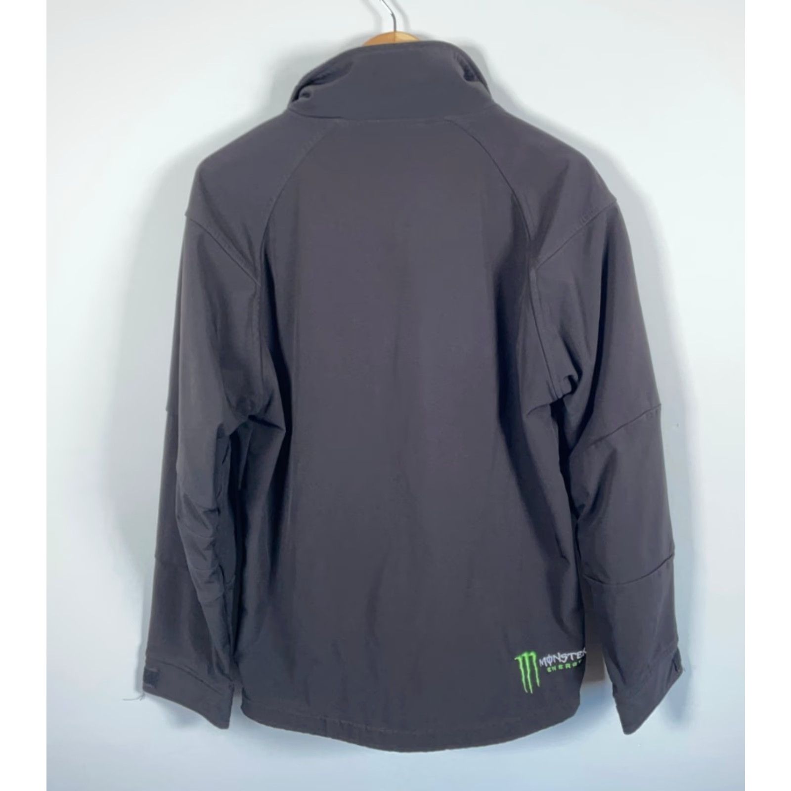 Vintage VINTAGE Monster Energy Jacket Mens L Black Softshell Full Zip Lined Pockets Logo Embroidered Bomber Retro Fall Winter Size US L / EU 52-54 / 3 - 2 Thumbnail