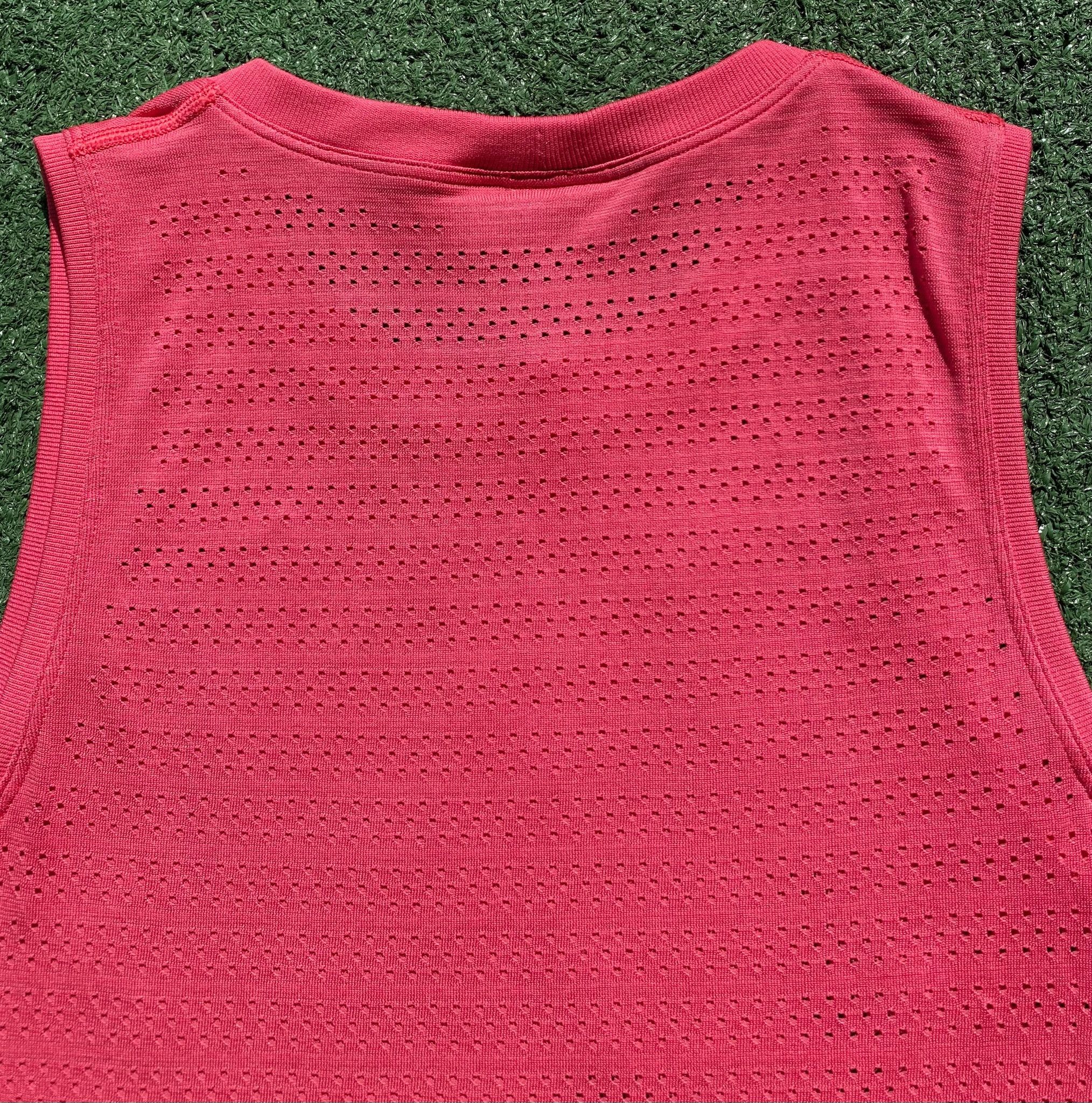 Lululemon Lululemon Glossy Breeze By Pink Perforated Muscle Tank Top 6 Size M / US 6-8 / IT 42-44 - 4 Thumbnail