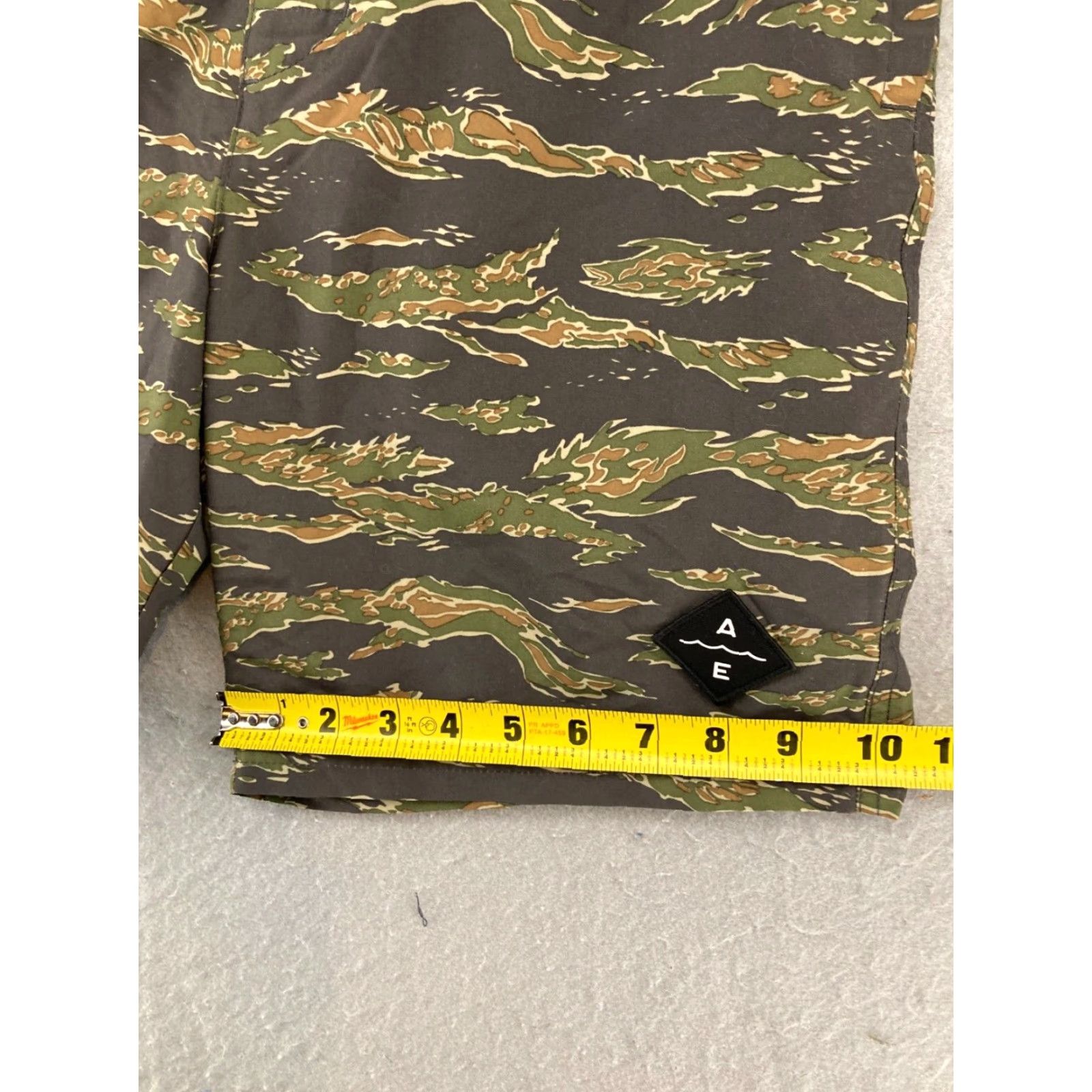 American Eagle Outfitters American Eagle Outfitters Bermuda Shorts Mens Small Green Camo Lightweight Swim Bottoms Size US 29 - 5 Thumbnail