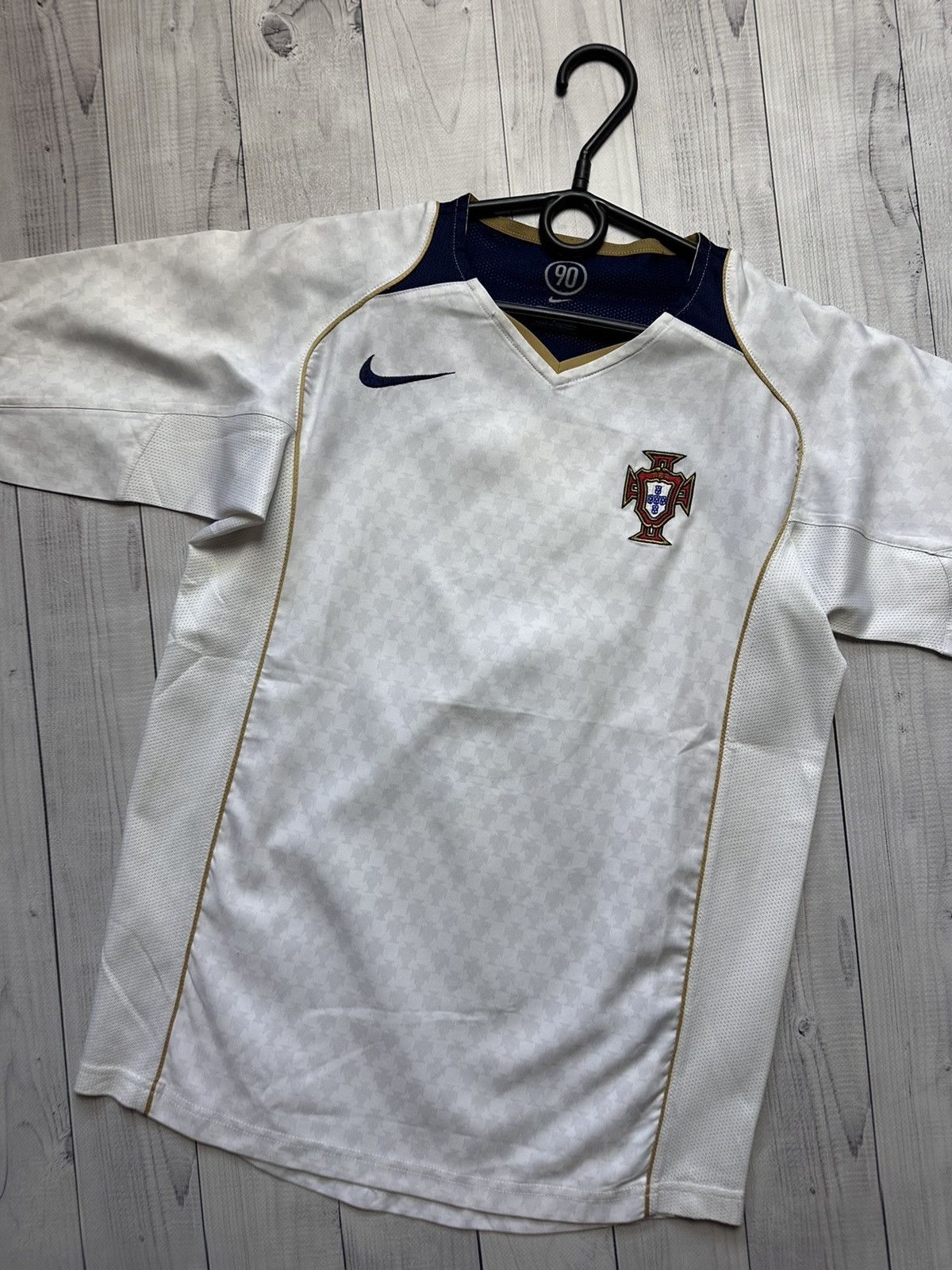 Nike × Vintage Vintage Nike Portugal soccer jersey Figo size Xs white Size US XS / EU 42 / 0 - 4 Thumbnail