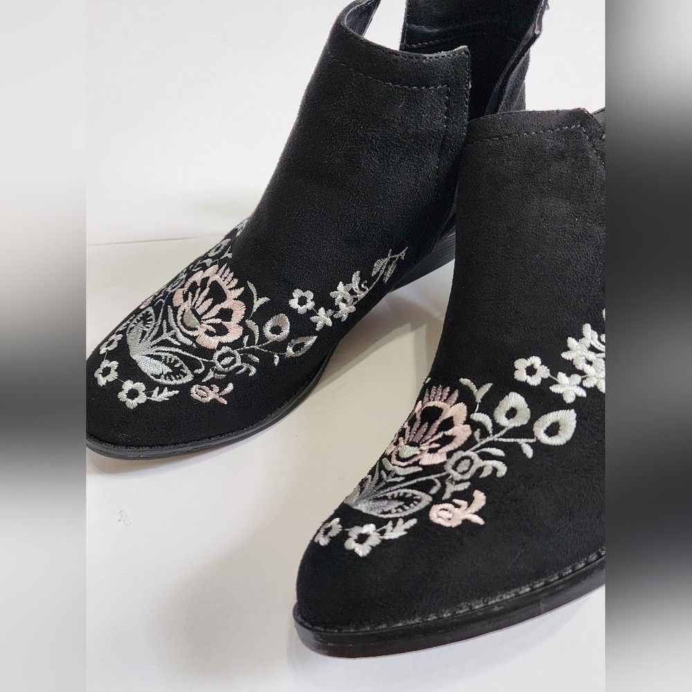 Other 👢Olivia Miller Black Rosedale Embroidered Floral Boots Size US 9 / IT 39 - 6 Thumbnail