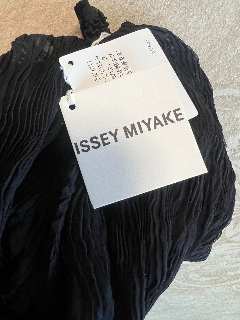 Issey Miyake Issey Miyake size:2 The main line is a black wicker short- Size XS / US 0-2 / IT 36-38 - 8 Thumbnail