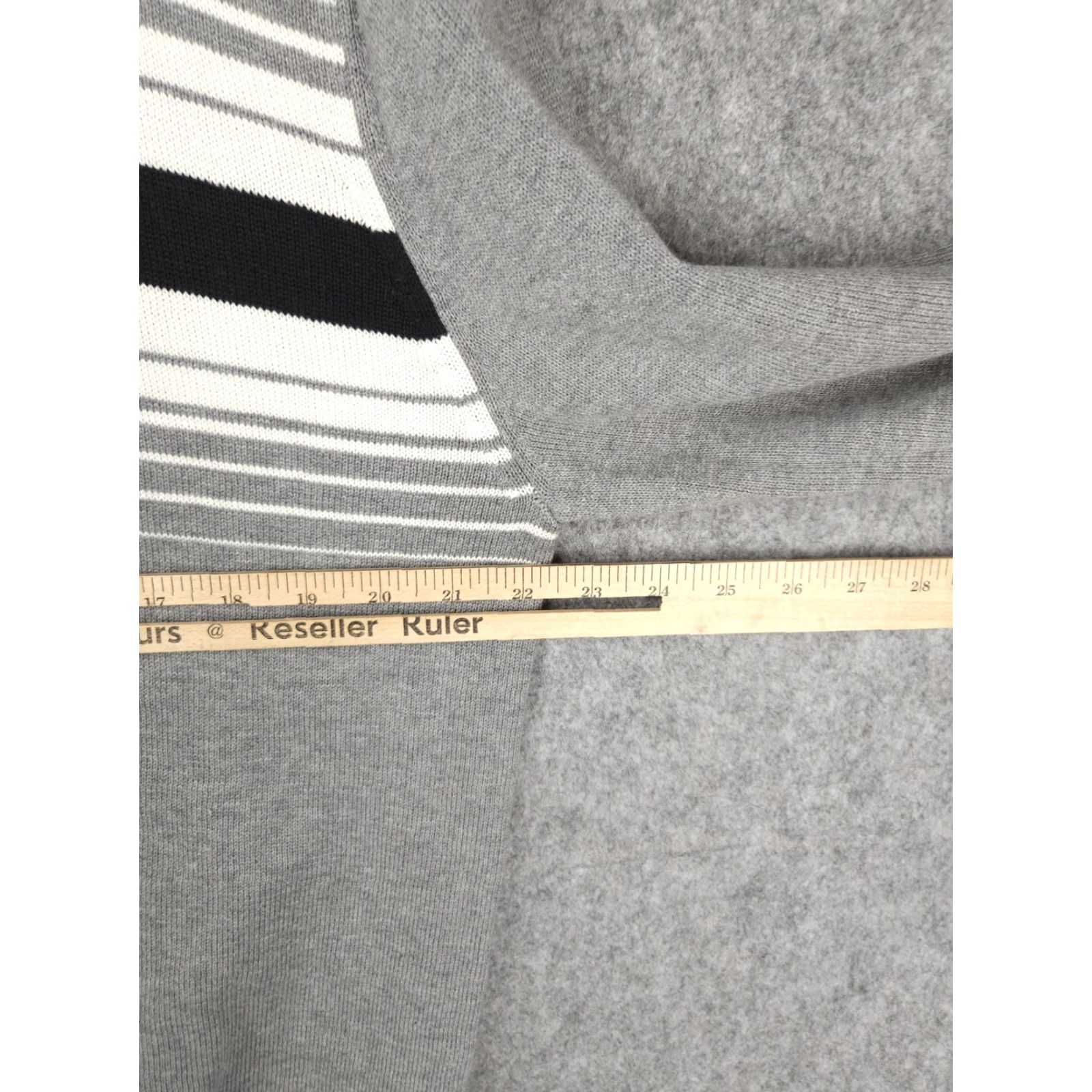 Lacoste Lacoste Sweater Men 5 Gray Striped V-Neck Wool Cotton Blend Pullover Knit Long Sleeve Regular Knit Logo Winter Spring Fall Size US S / EU 44-46 / 1 - 7 Thumbnail