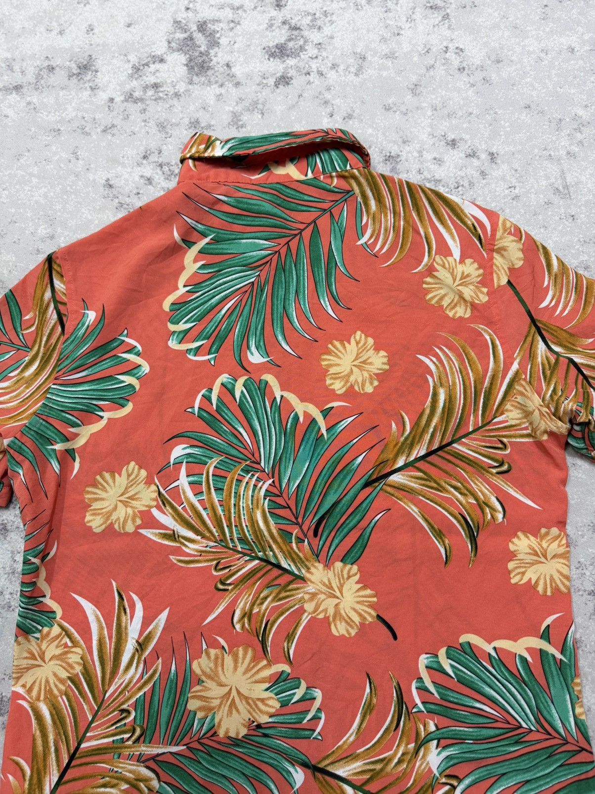 Shein SHEIN button up shirt with a tropical leaf and flower patern Size US S / EU 44-46 / 1 - 11 Thumbnail