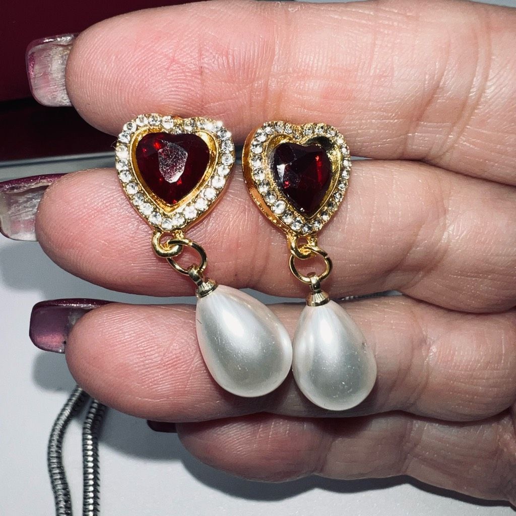 Other Gold Tone With Red Heart Crystal Faux Pearl Dangle Earrings Size ONE SIZE - 2 Thumbnail