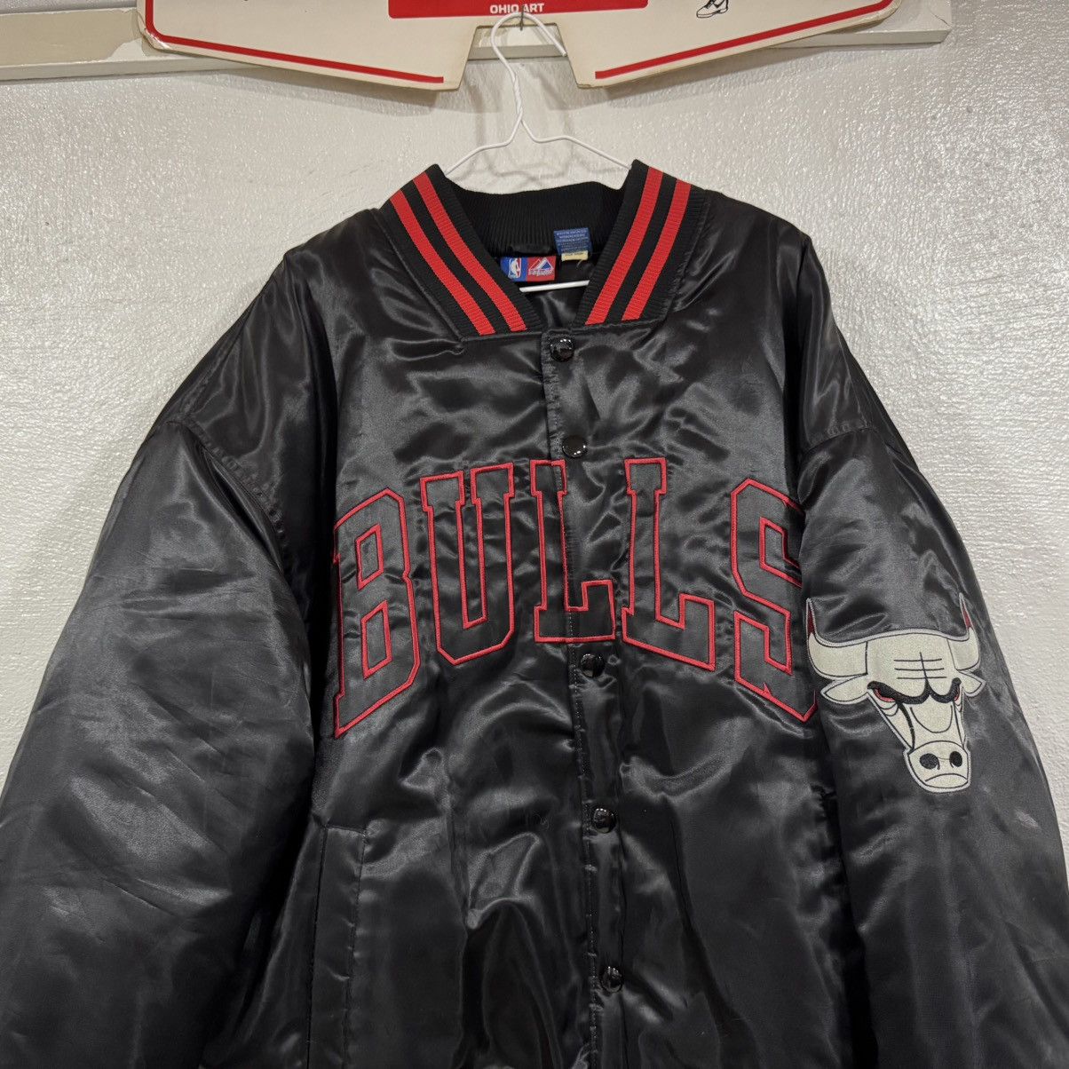 Majestic Vtg Chicago Bulls Satin Bomber Jacket Red Black Mens 2-3XL Size US XXL / EU 58 / 5 - 19 Thumbnail