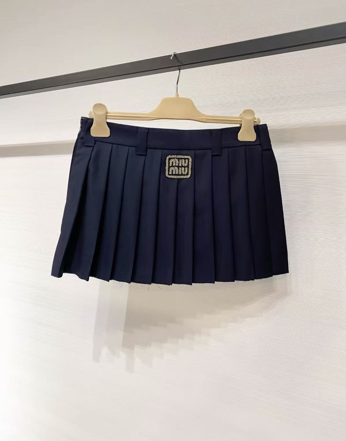 Miu Miu Miu Miu Size 38 Navy Blue Low Waist Pleated Skirt J33 Size XS / US 0-2 / IT 36-38 - 2 Thumbnail