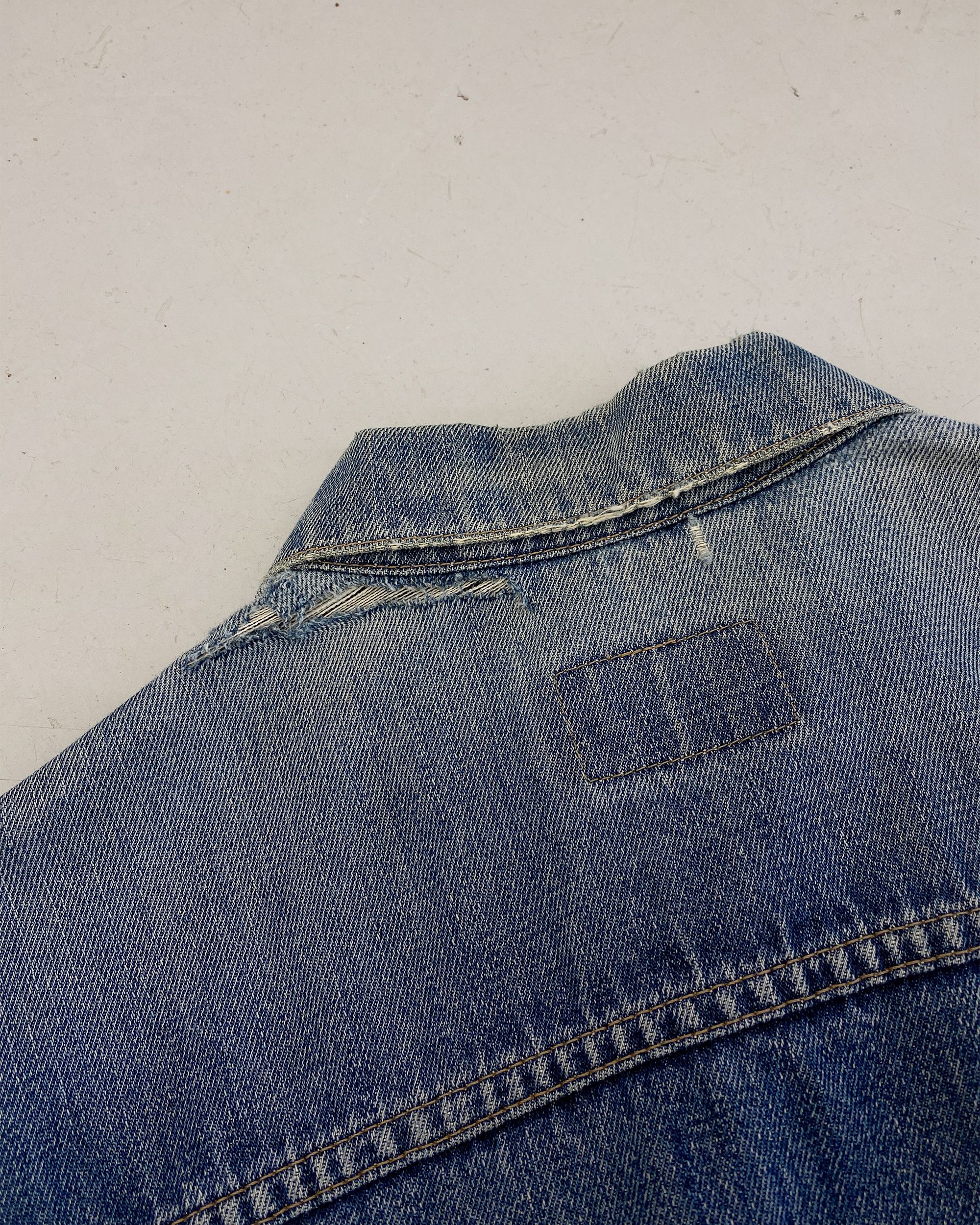 Levi's 2000s Type 3 Distressed Denim Jacket Size US L / EU 52-54 / 3 - 7 Thumbnail