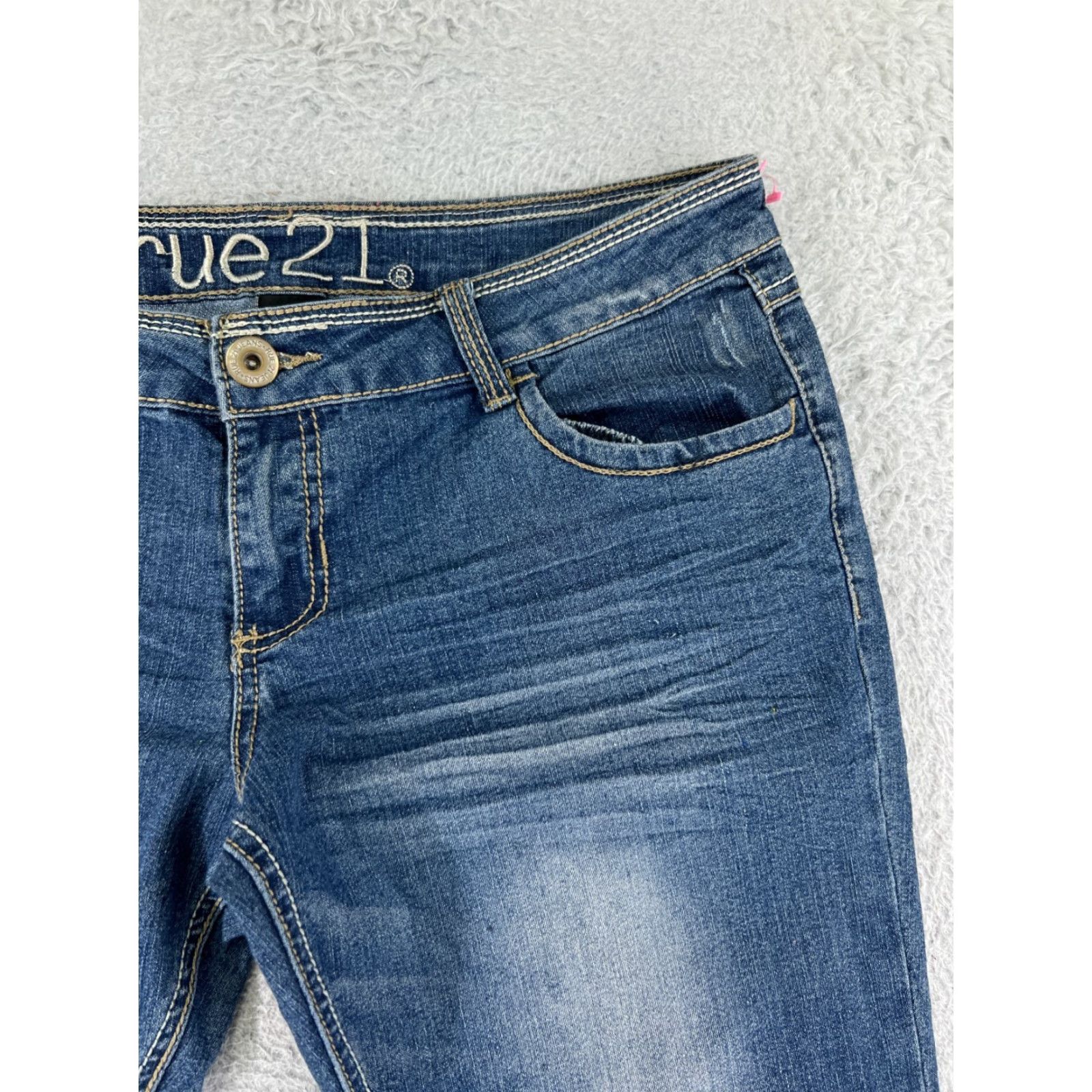 Vintage Rue21 Women's Capri Jeans Size 11 Blue Denim Embroidered Studded Cotton Blend Size 32" / US 10 / IT 46 - 7 Thumbnail