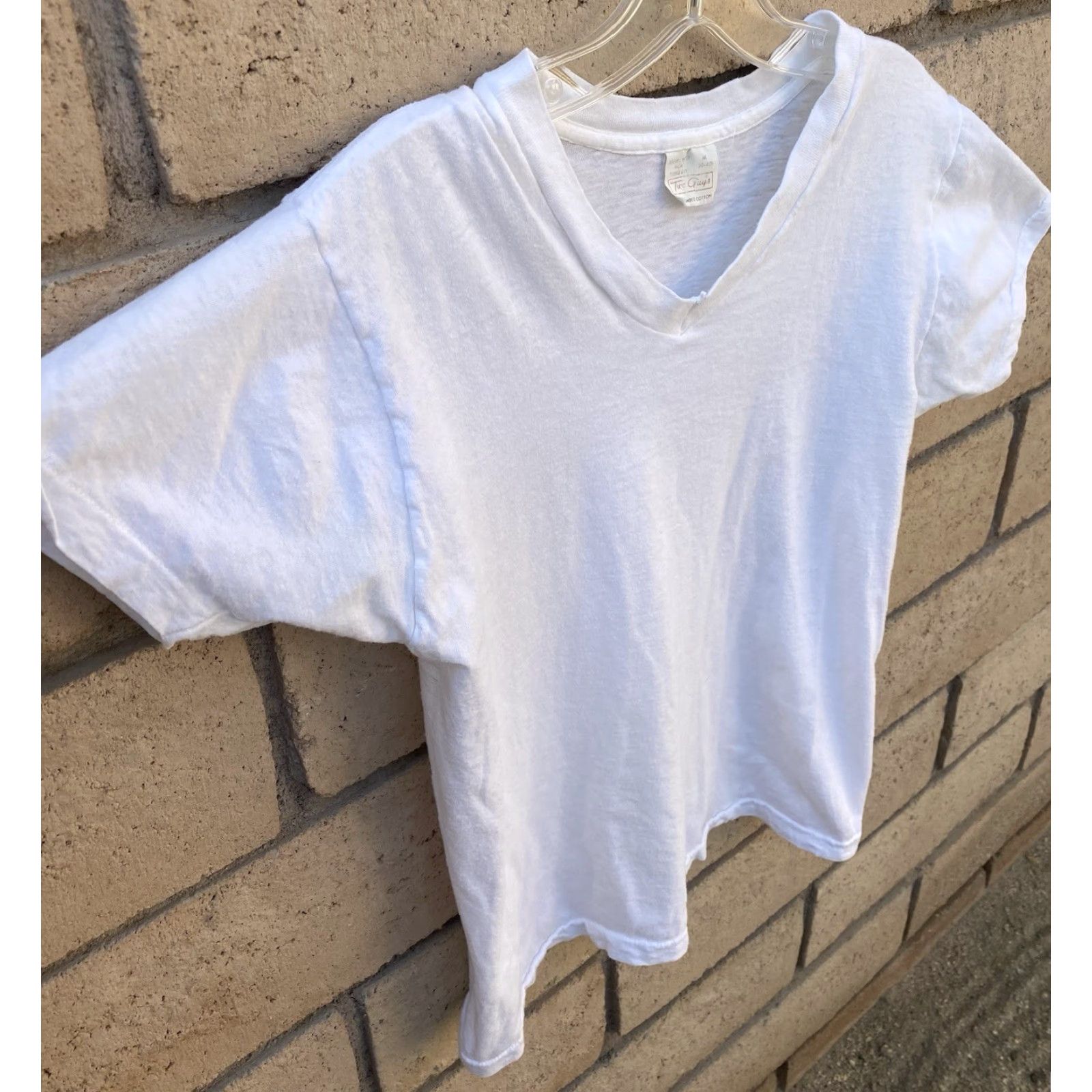Vintage VINTAGE Two Guys White V-Neck T-Shirt - Shirt - Men M - 100% Cotton - Single Stitch - Made in USA Size US M / EU 48-50 / 2 - 4 Thumbnail
