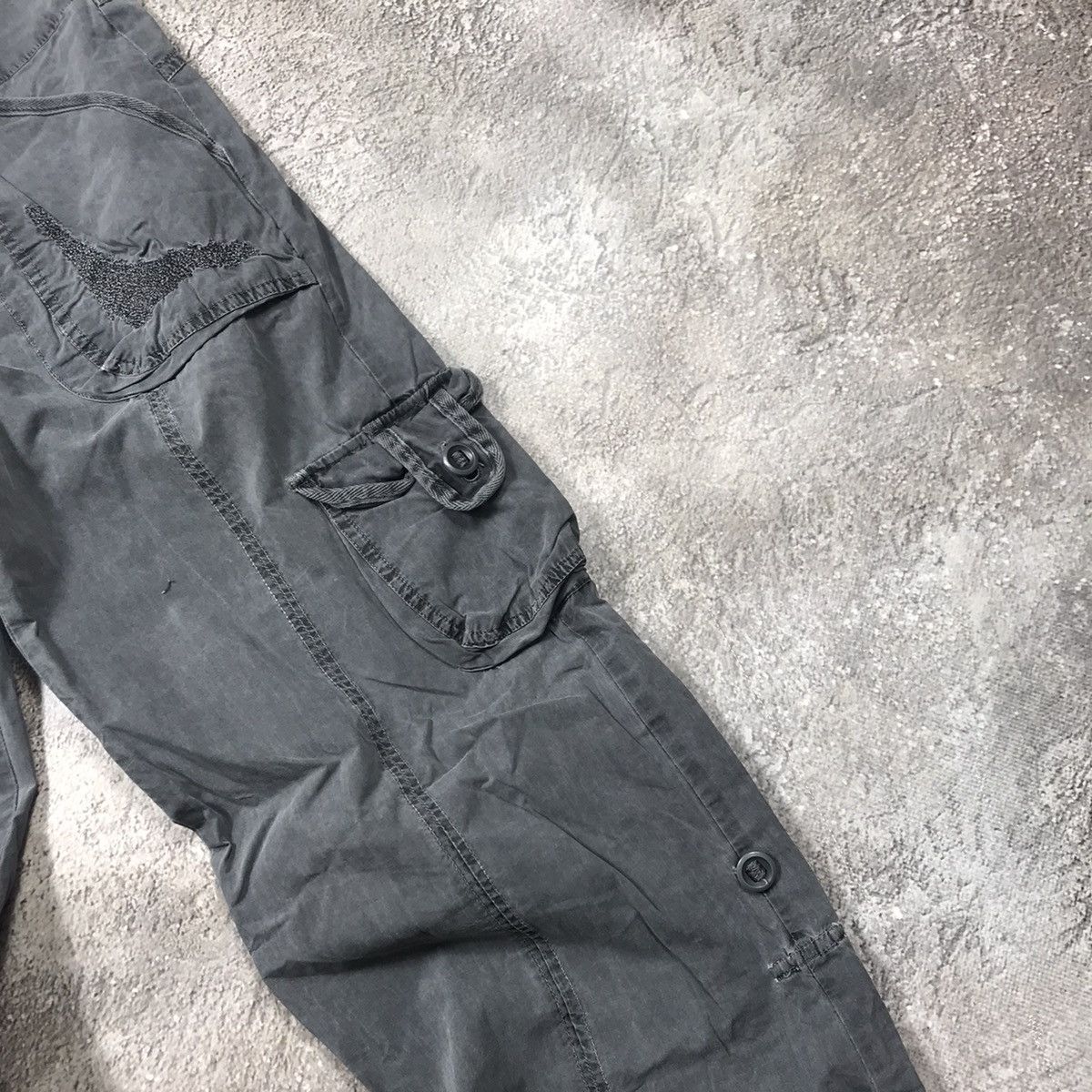 Vintage Vintage Y2K Baggy Cargo Pants Distressed Streetwear Logo 27 Size US 27 - 3 Thumbnail