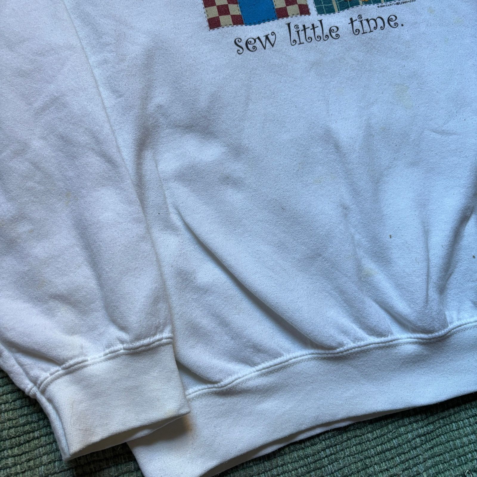 Gildan Vintage sew many quilts sweatshit distressed size xl Size US XL / EU 56 / 4 - 4 Thumbnail