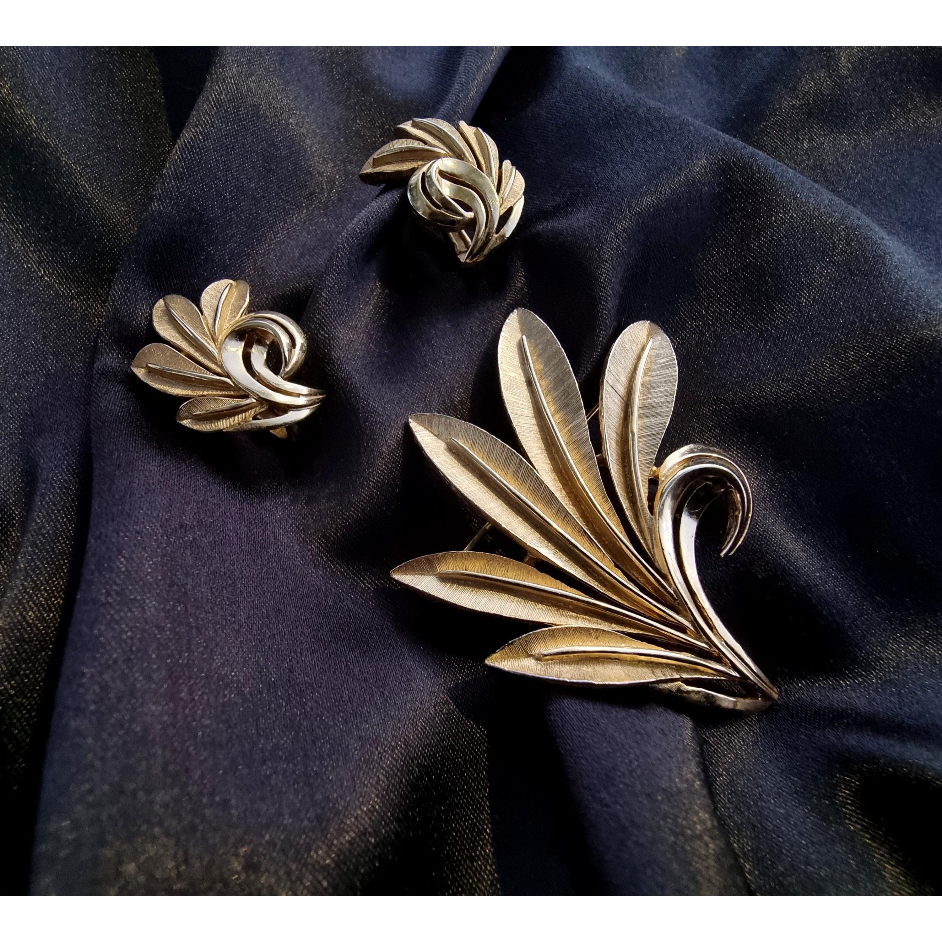 Other Vintage CROWN TRIFARI 1960s Gold Tone Leaf Leaves Floral Set Size ONE SIZE - 5 Thumbnail