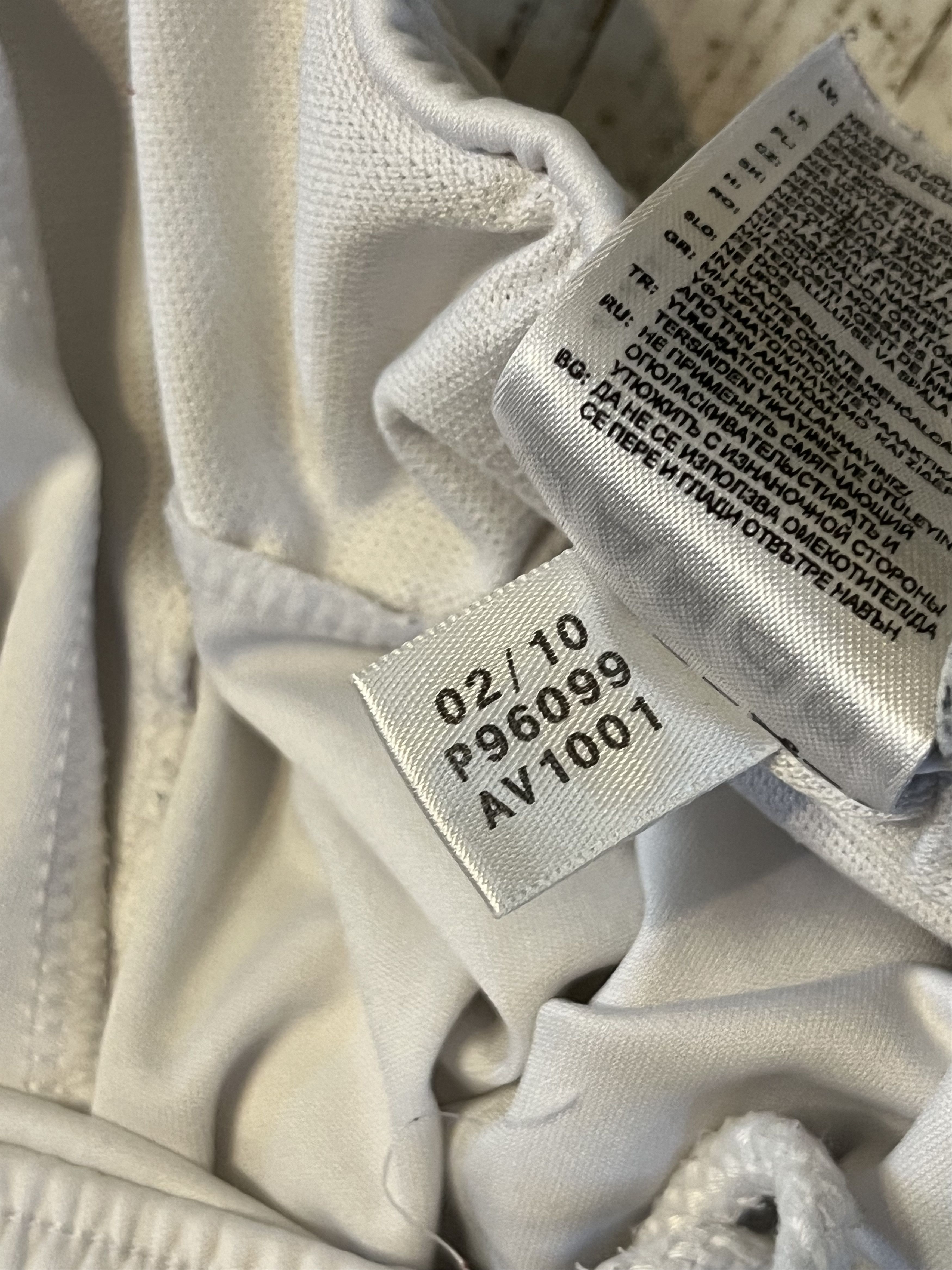 Adidas Adidas Real Madrid 2009/2010 Cristiano Ronaldo Debut Season Size US 32 / EU 48 - 9 Thumbnail