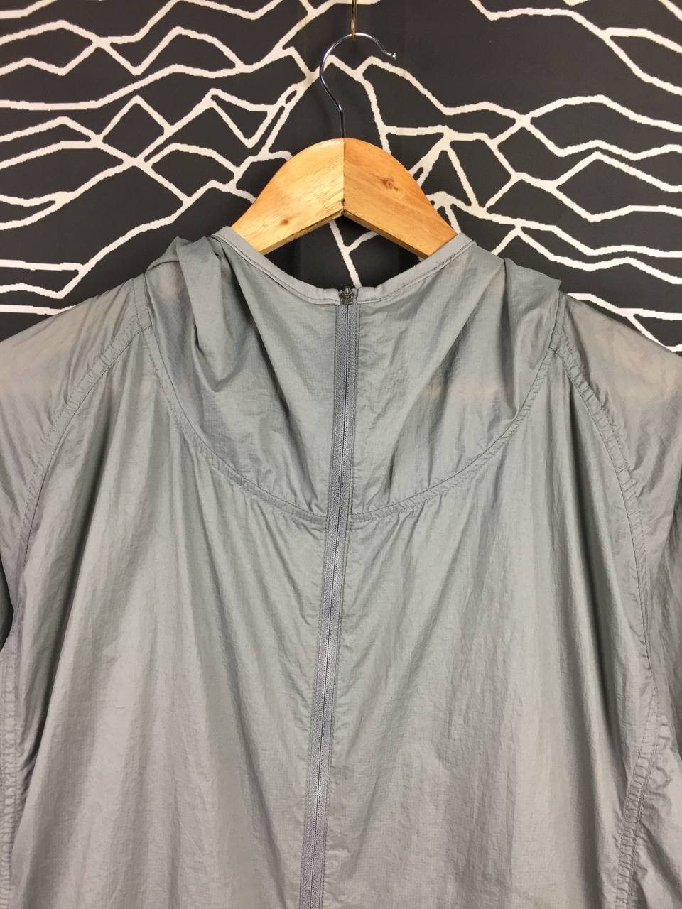 Uniqlo Uniqlo Nylon Lightweight Hooded Windbreaker Jacket Size US XL / EU 56 / 4 - 4 Thumbnail